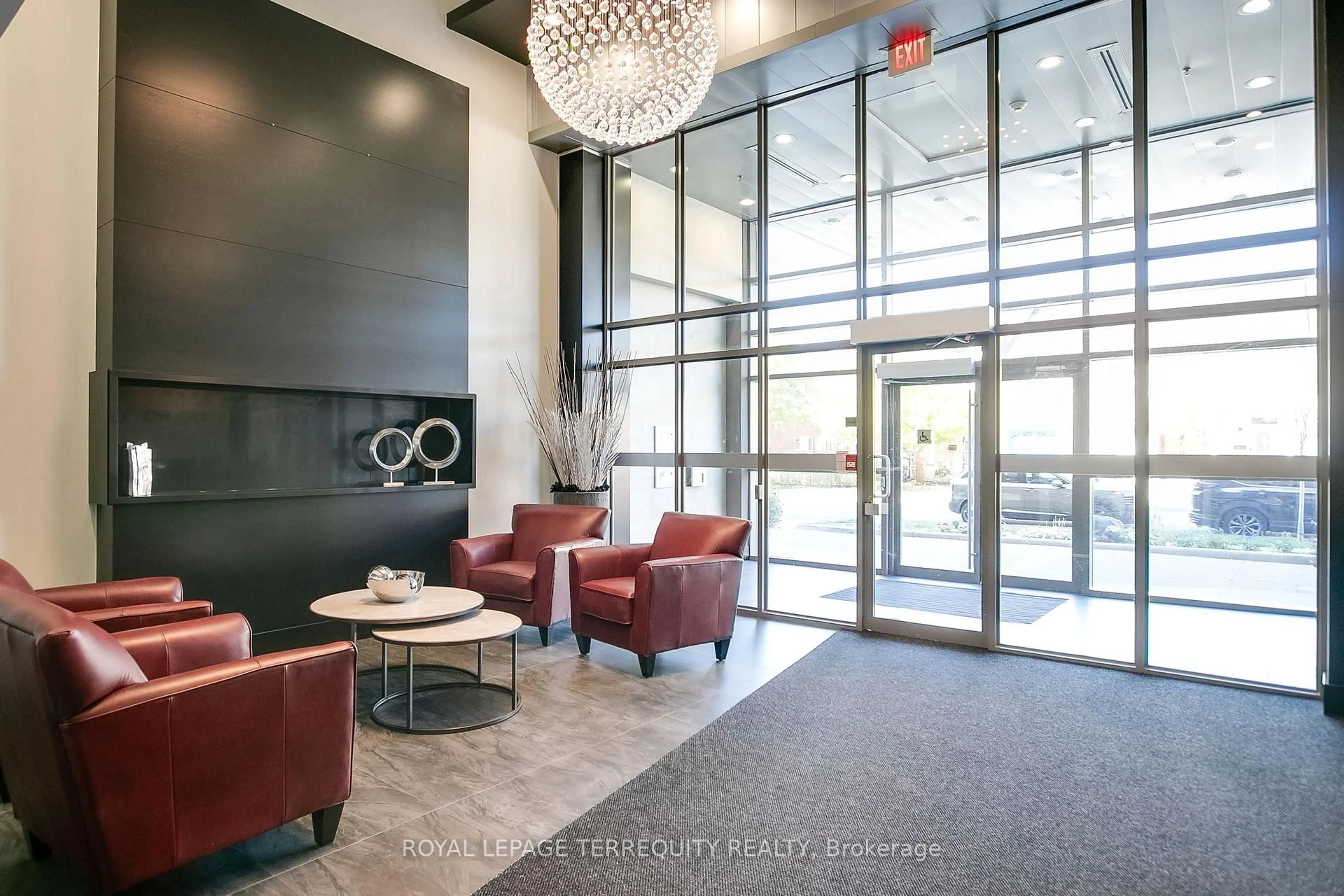 Indoor foyer for 120 Dallimore Circ #515, Toronto Ontario M3C 4J1