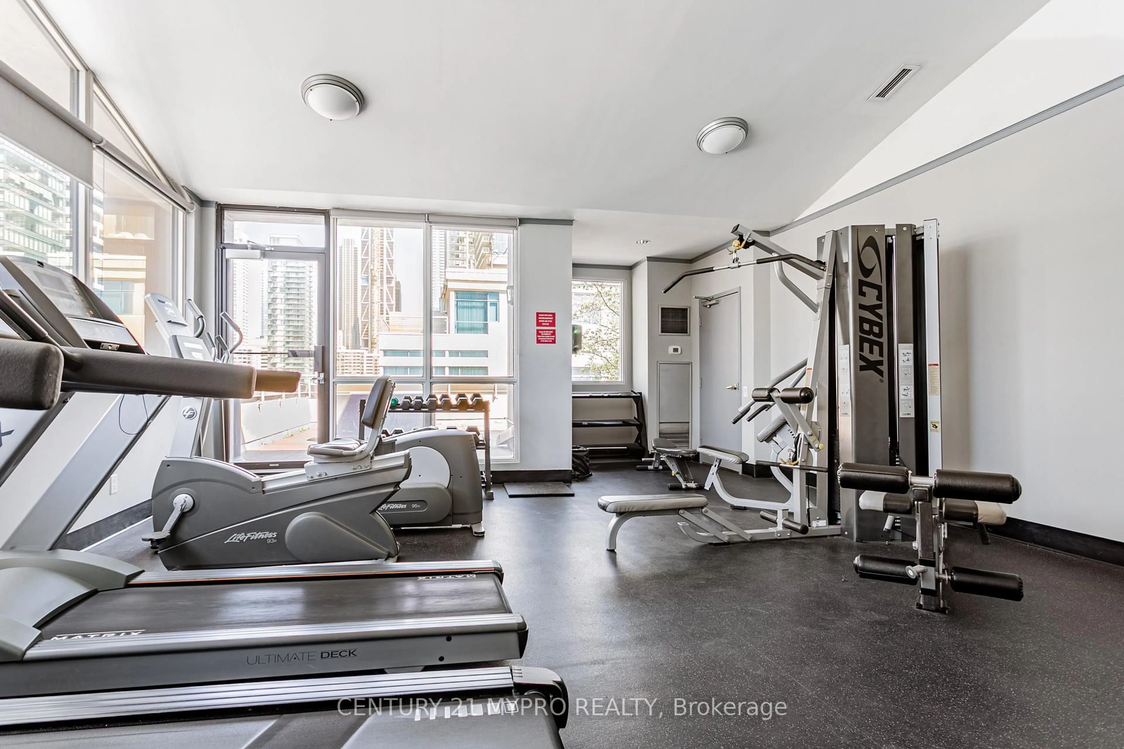 Gym or fitness room for 555 Yonge St #401, Toronto Ontario M4Y 3A6