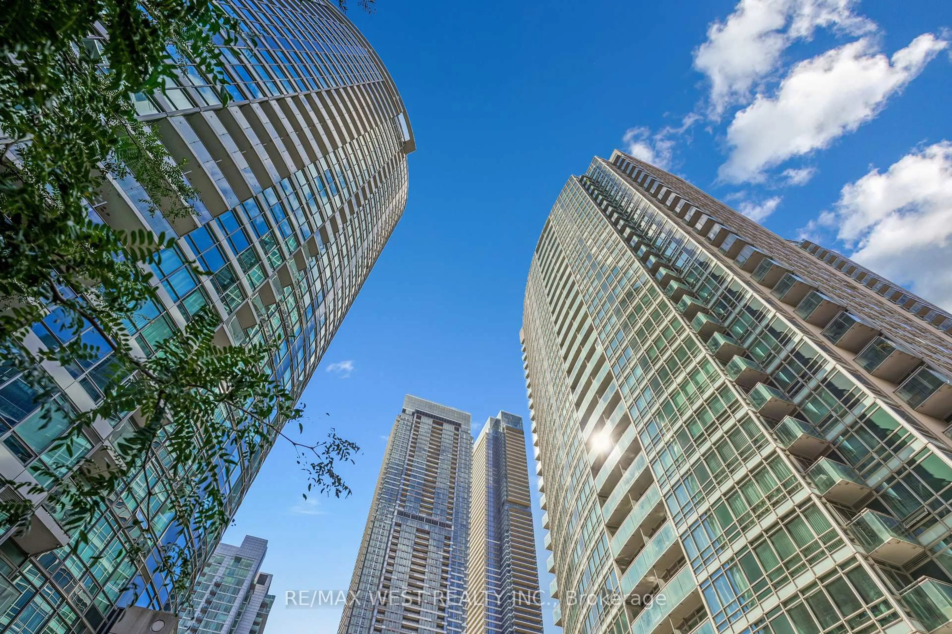 Unknown for 381 Front St #1901, Toronto Ontario M5A 1G4