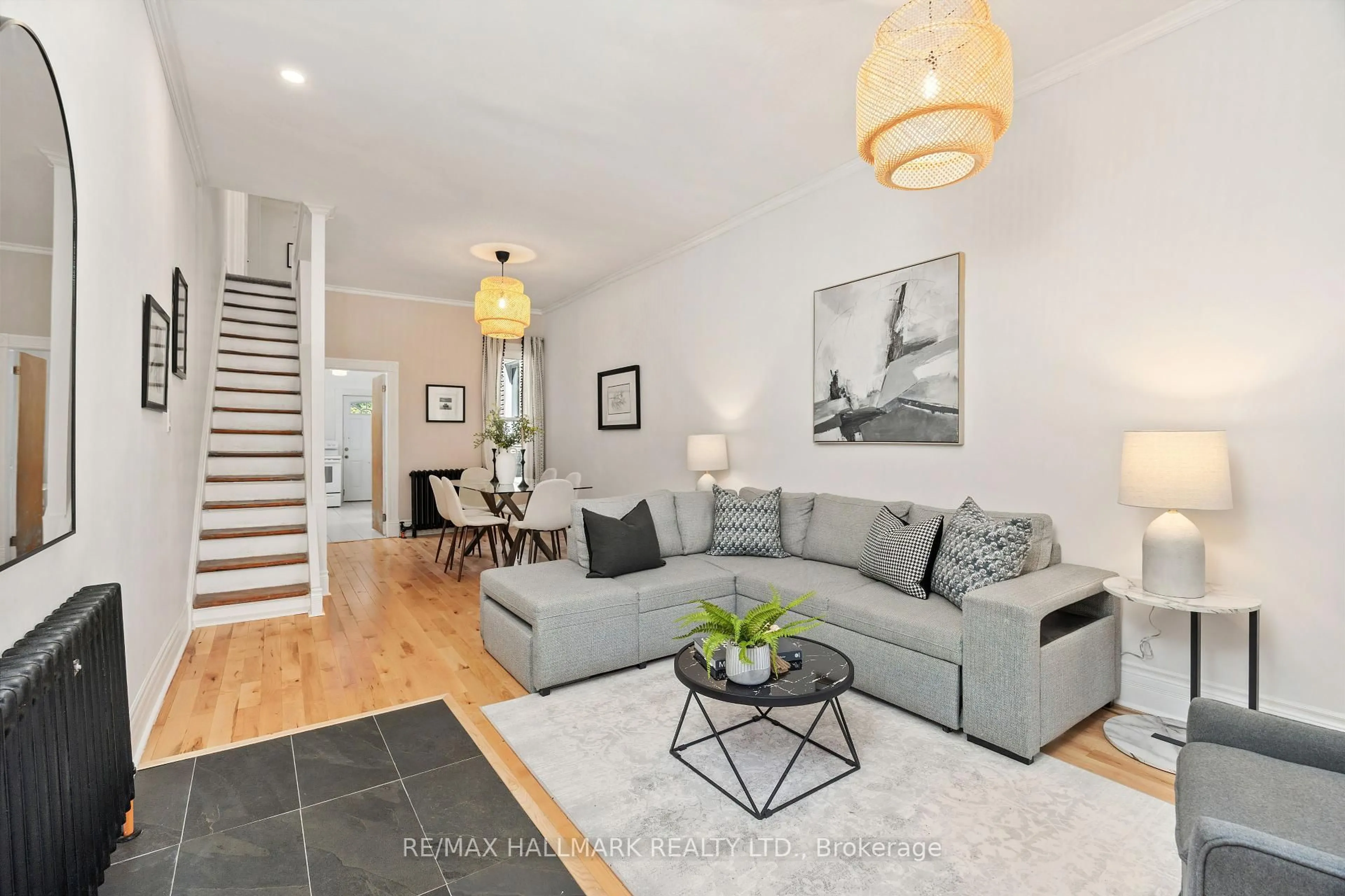 Living room with furniture, unknown for 690 Adelaide St, Toronto Ontario M6J 1B1