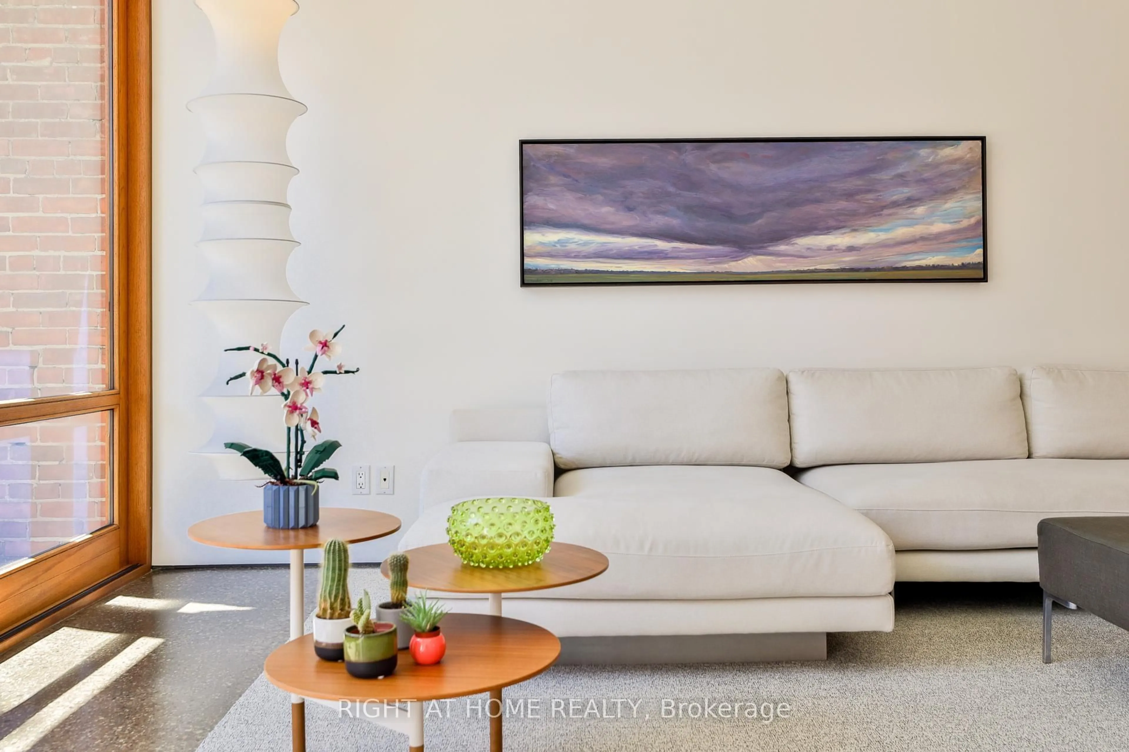 Living room with furniture, wood/laminate floor for 694 Richmond St, Toronto Ontario M6J 1C5