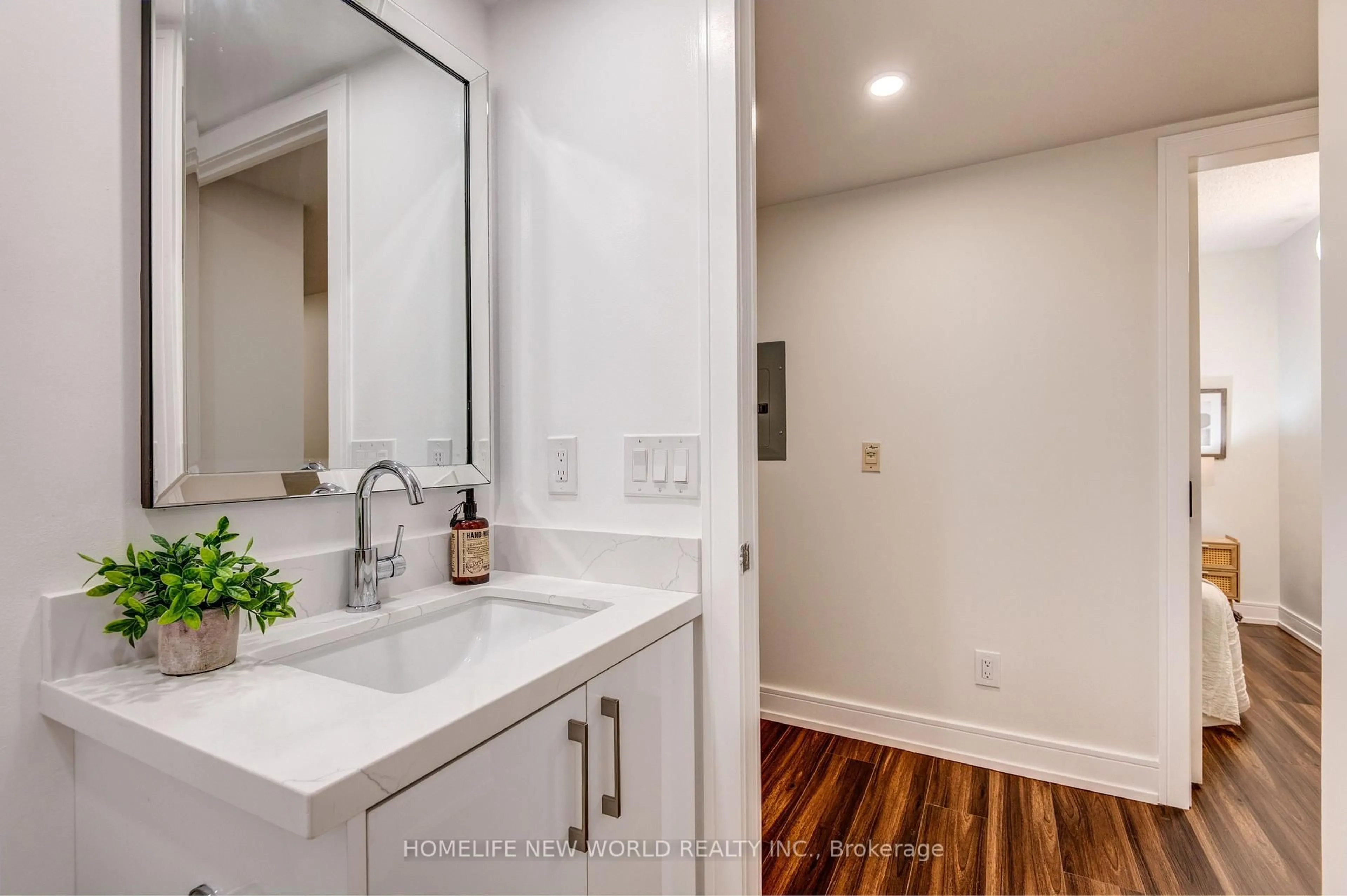 Unknown for 208 Queens Quay #903, Toronto Ontario M5J 2Y5