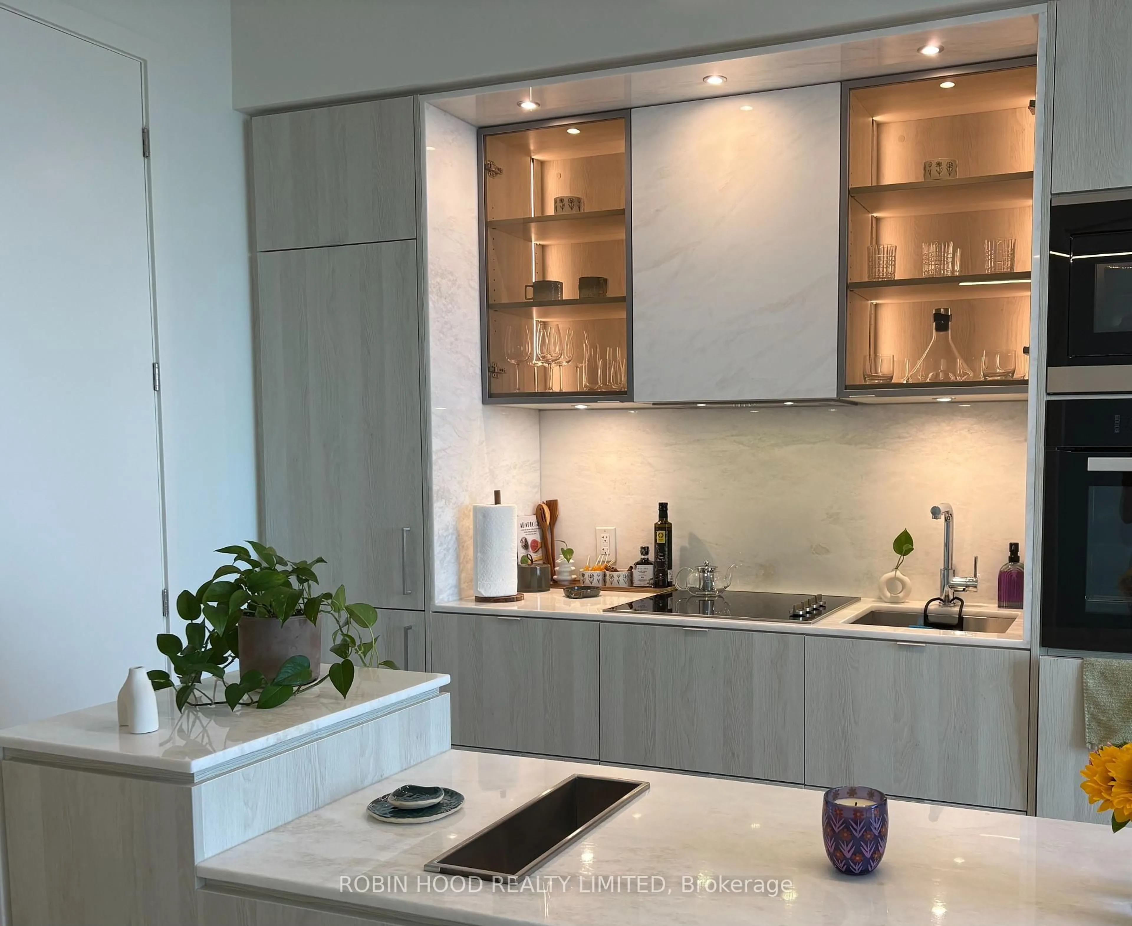 Contemporary kitchen, unknown for 11 Yorkville Ave #5808, Toronto Ontario M4W 0B7