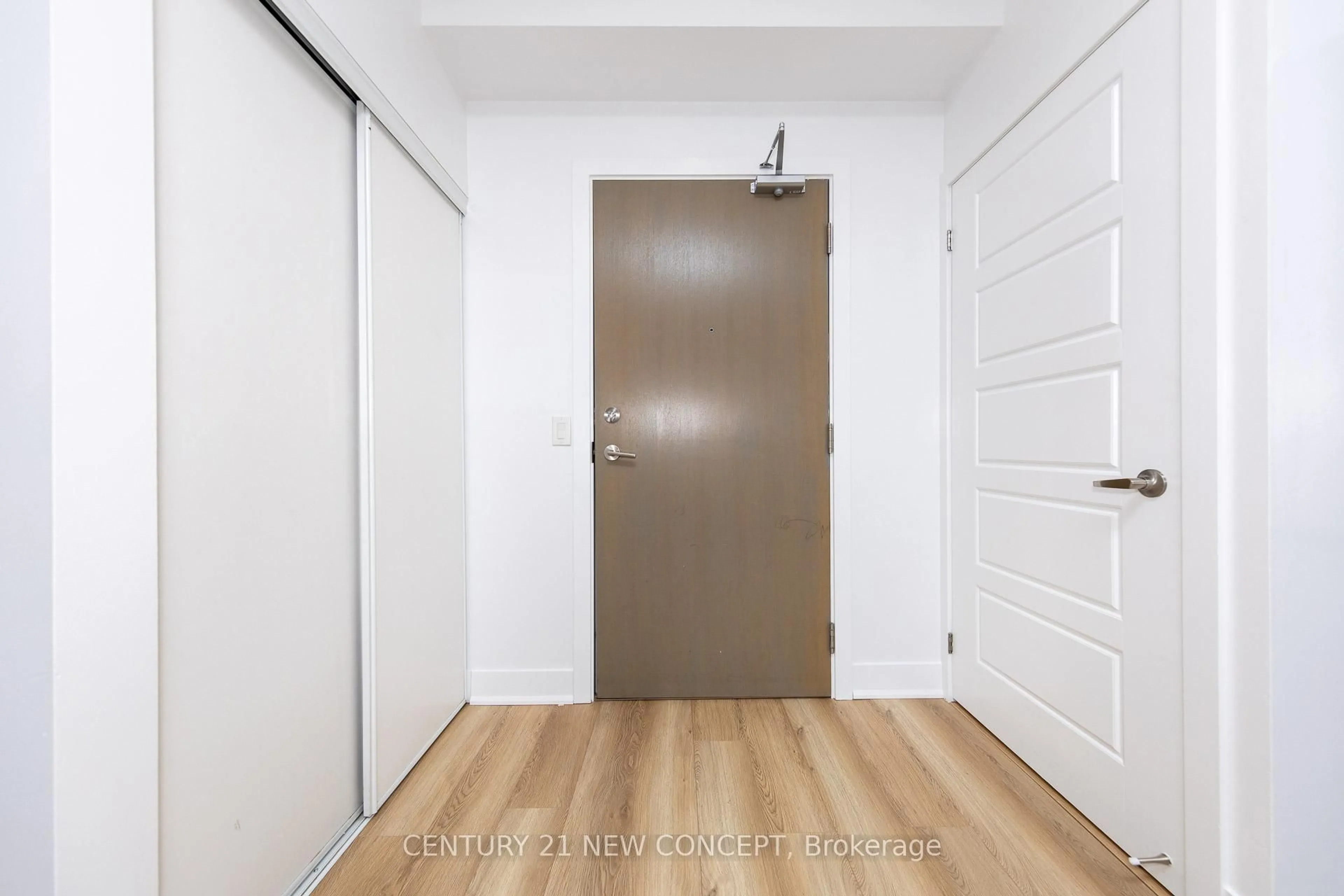 Indoor entryway for 7 Kenaston Garden #323, Toronto Ontario M2K 0E9