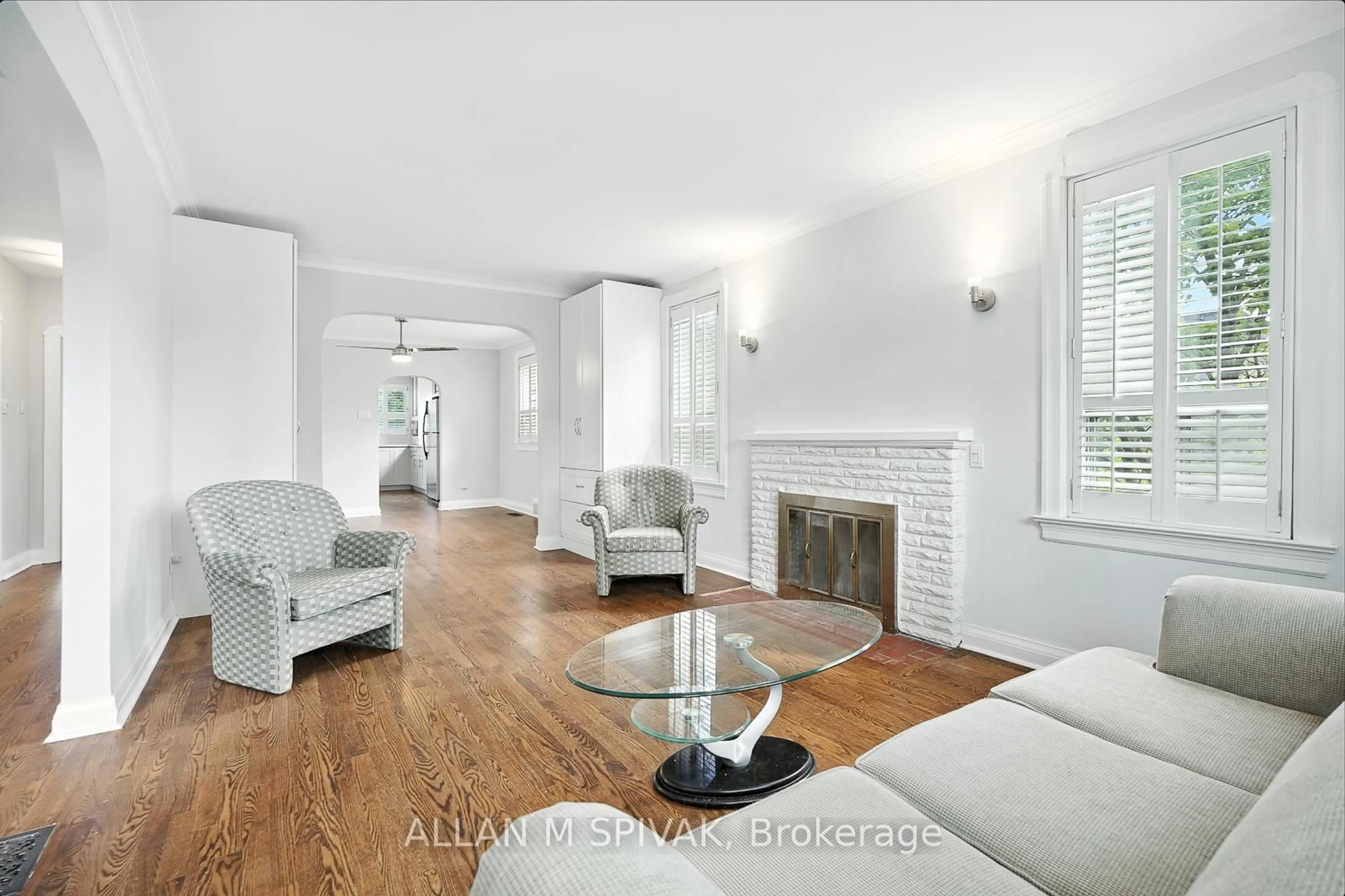 Living room with furniture, unknown for 21 Kelso Ave, Toronto Ontario M5M 4C4