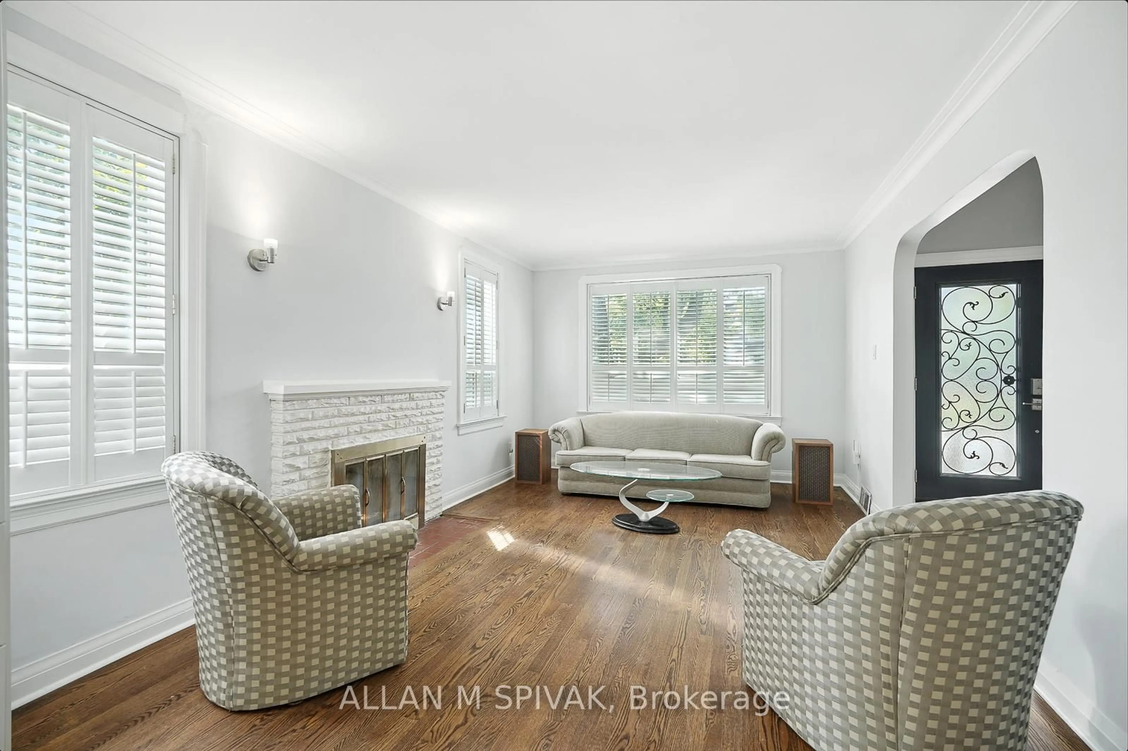 Living room with furniture, unknown for 21 Kelso Ave, Toronto Ontario M5M 4C4