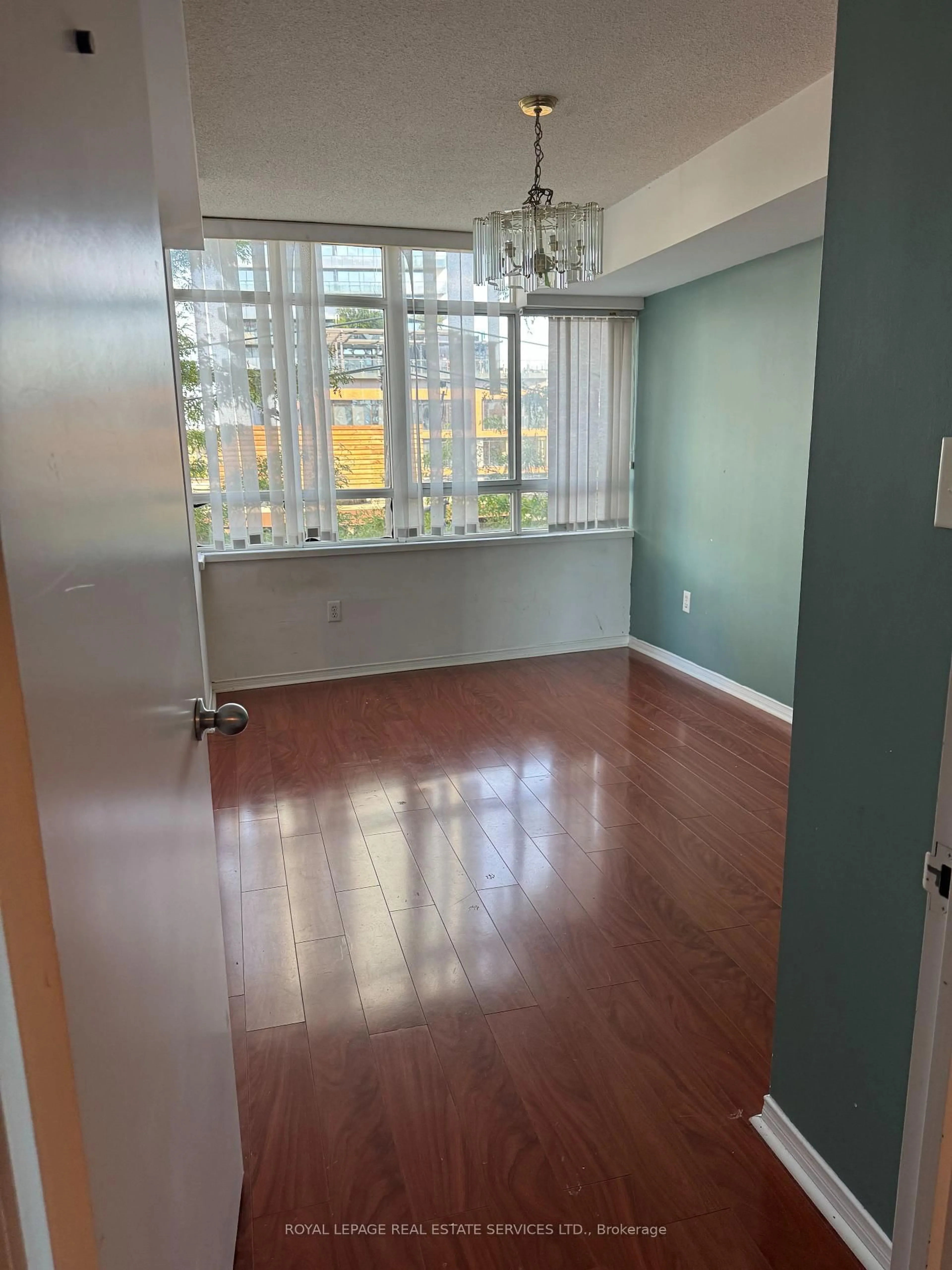 A pic of a room for 80 Mill St #406, Toronto Ontario M5A 4T3