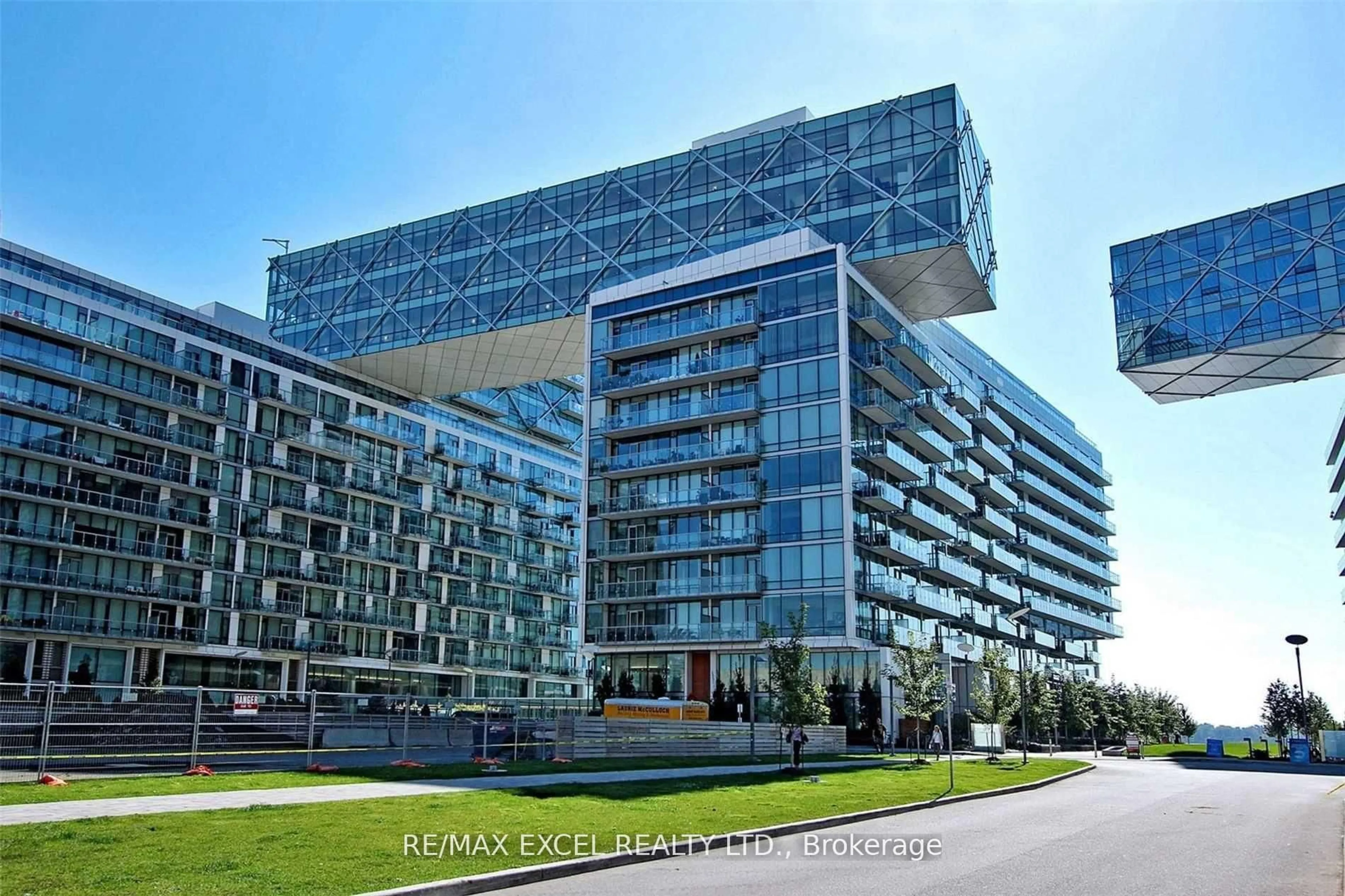 Indoor foyer for 39 Queens Quay #723, Toronto Ontario M5E 0A5