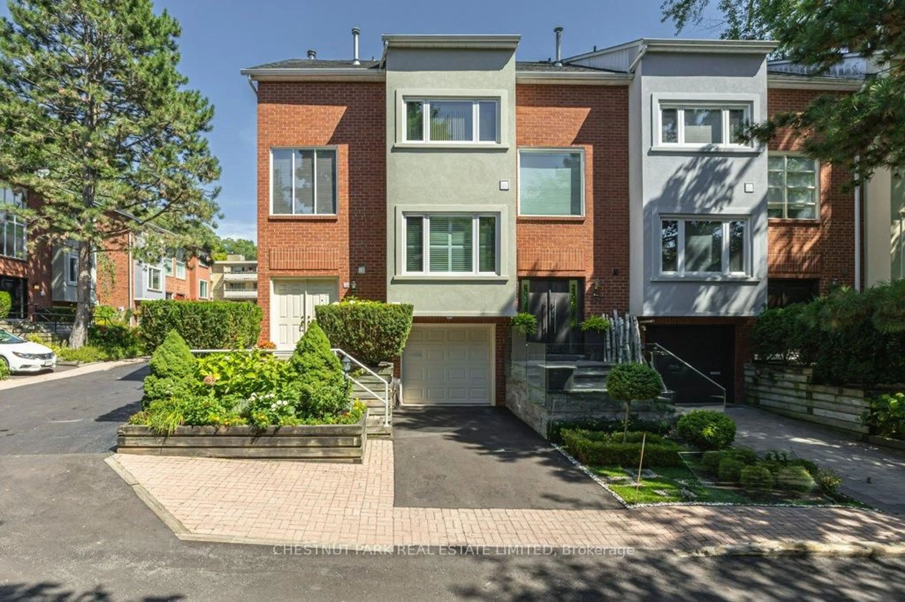 Home with brick exterior material, street for 250 Broadway Ave, Toronto Ontario M4P 1V9