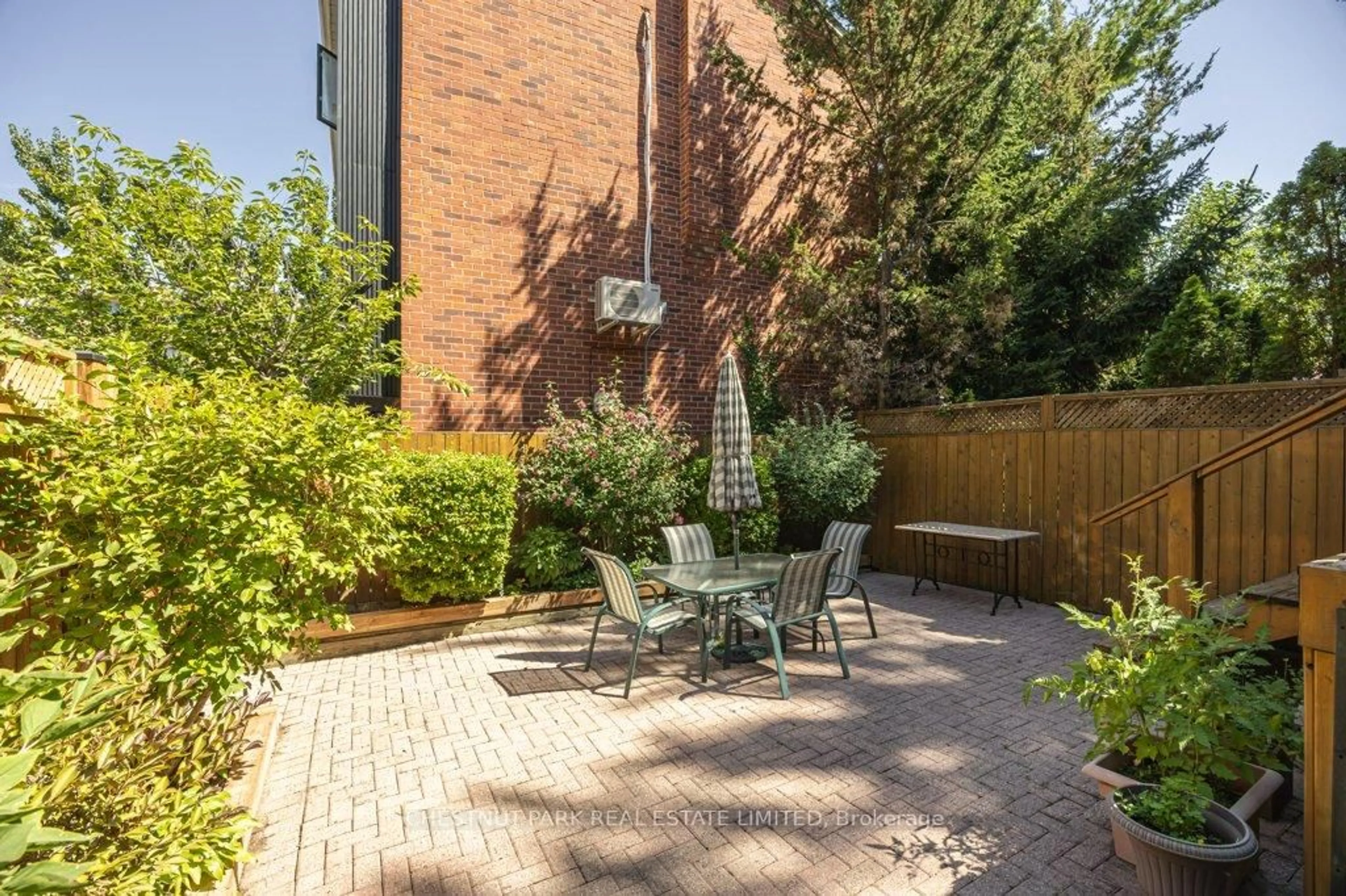 Patio, street for 250 Broadway Ave, Toronto Ontario M4P 1V9