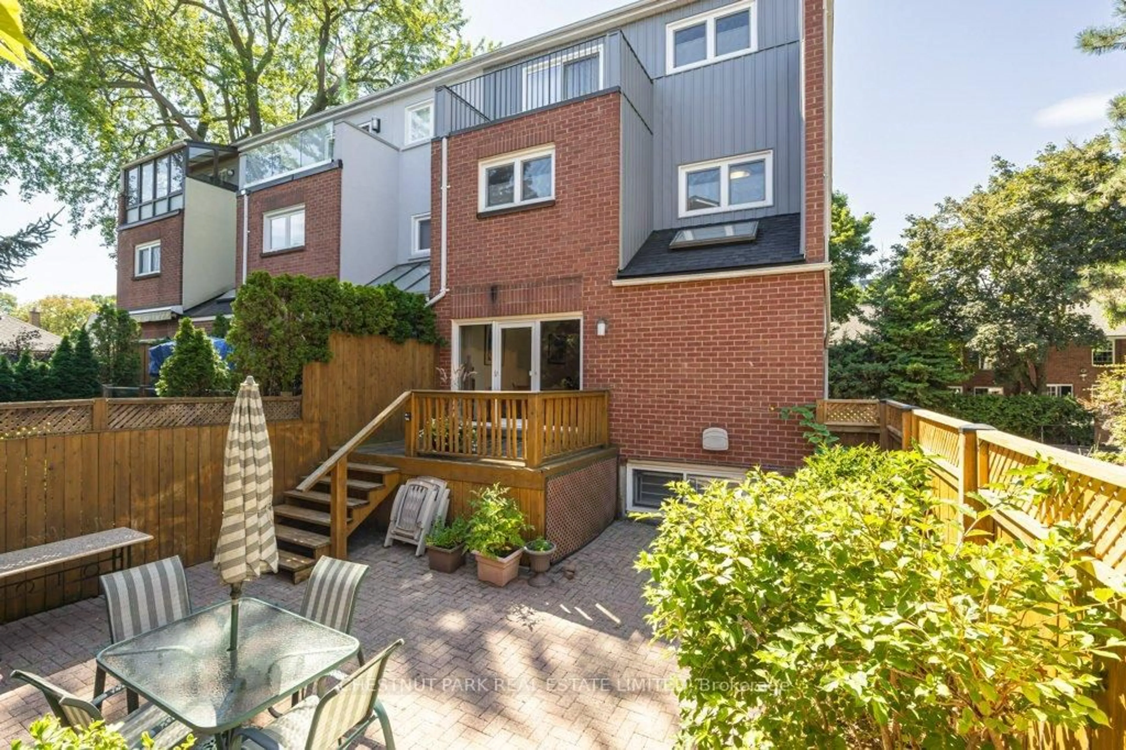 Patio, street for 250 Broadway Ave, Toronto Ontario M4P 1V9