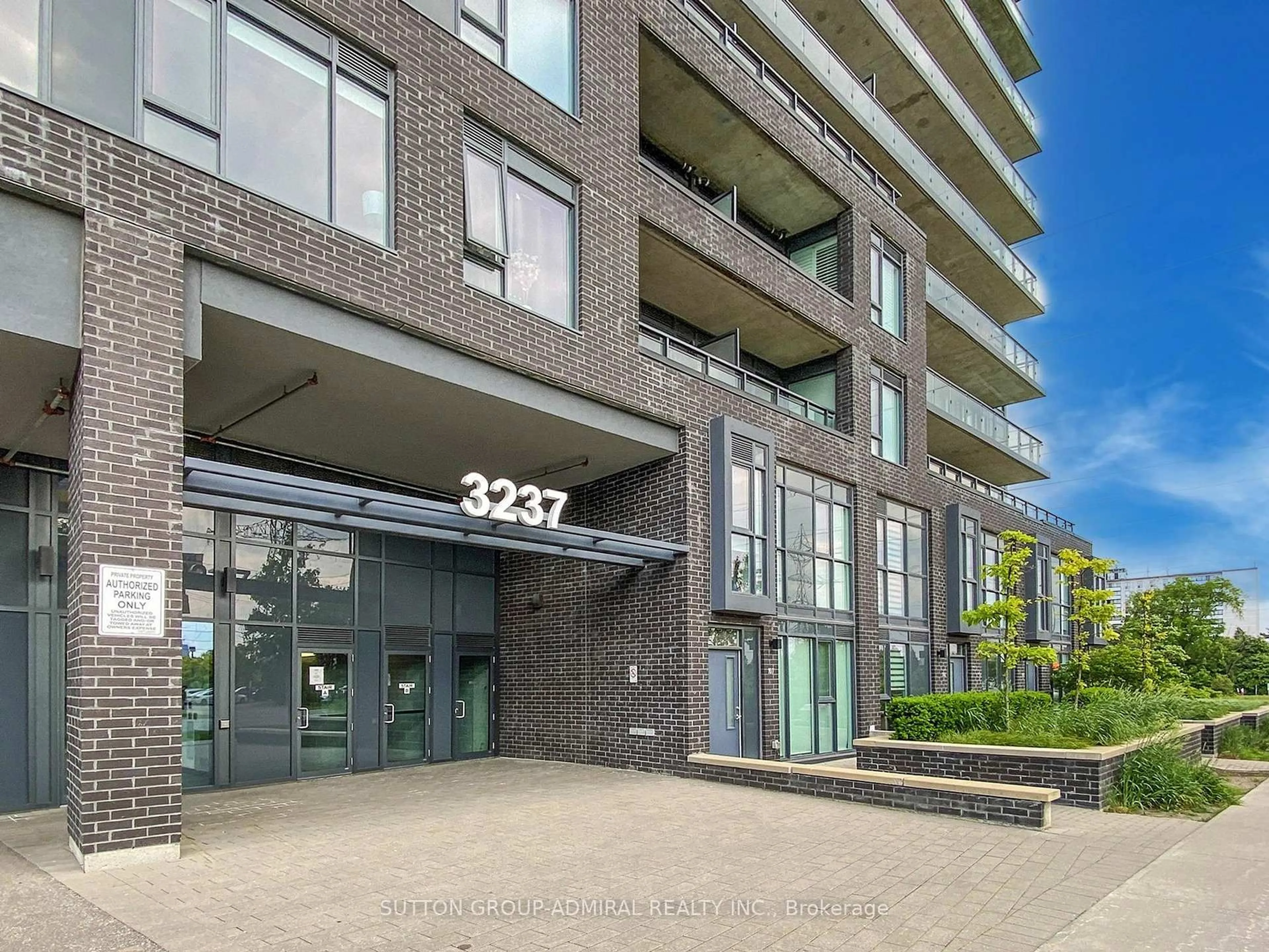 Indoor foyer for 3237 Bayview Ave #1111, Toronto Ontario M2K 0G1