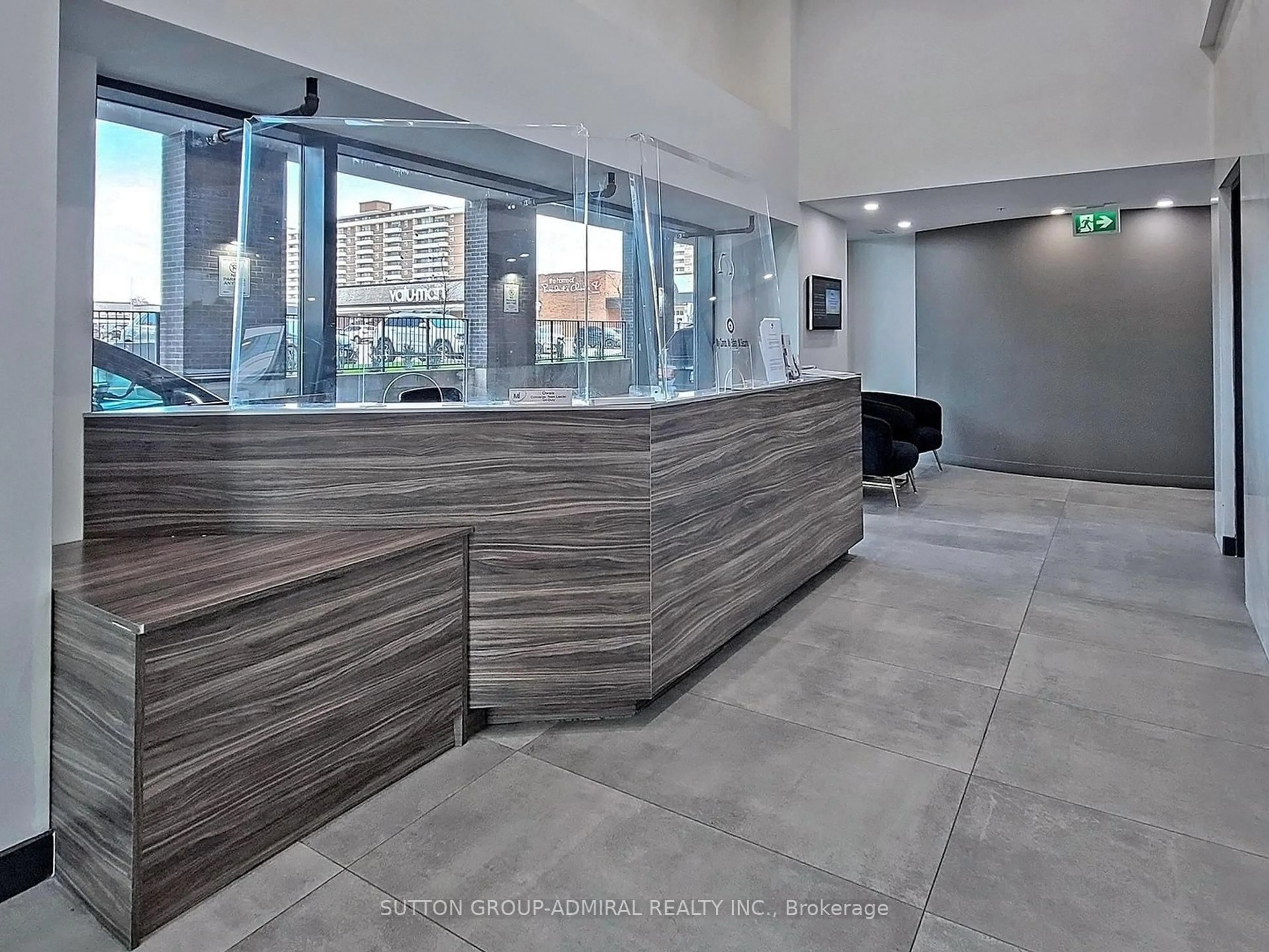 Indoor foyer for 3237 Bayview Ave #1111, Toronto Ontario M2K 0G1