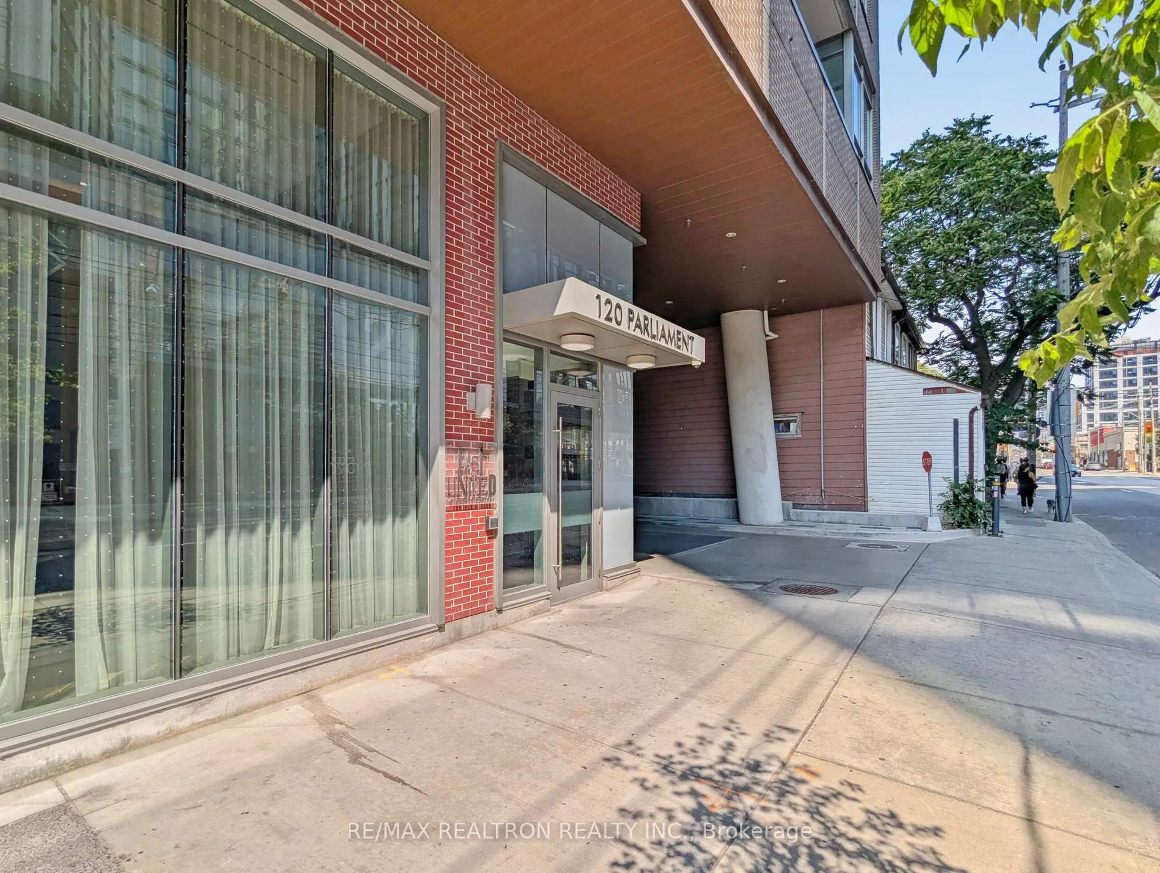 Indoor foyer for 120 Parliament St #620, Toronto Ontario M5A 2Y8