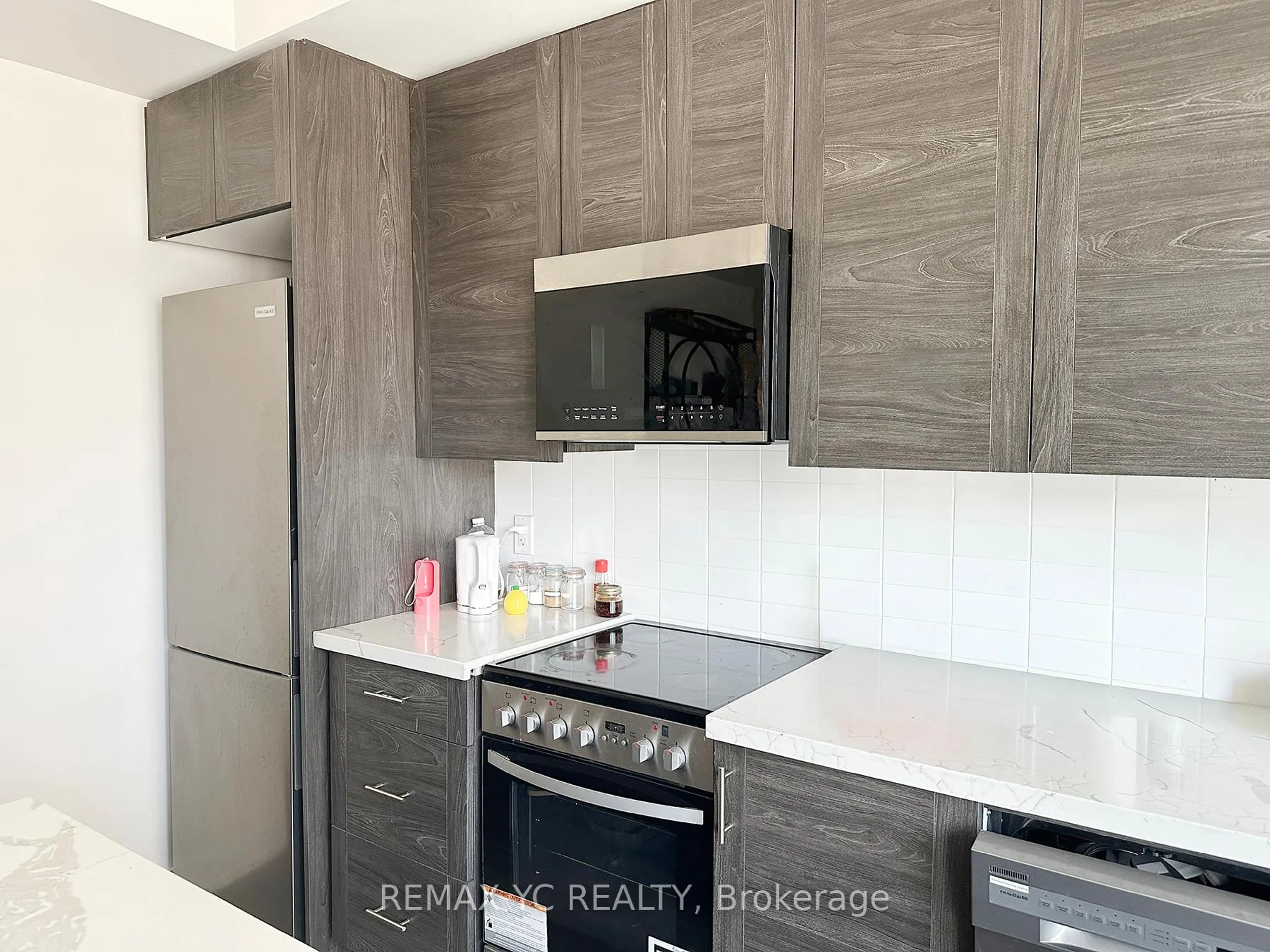 Standard kitchen, unknown for 15 Ellerslie Ave #809, Toronto Ontario M2N 0L7