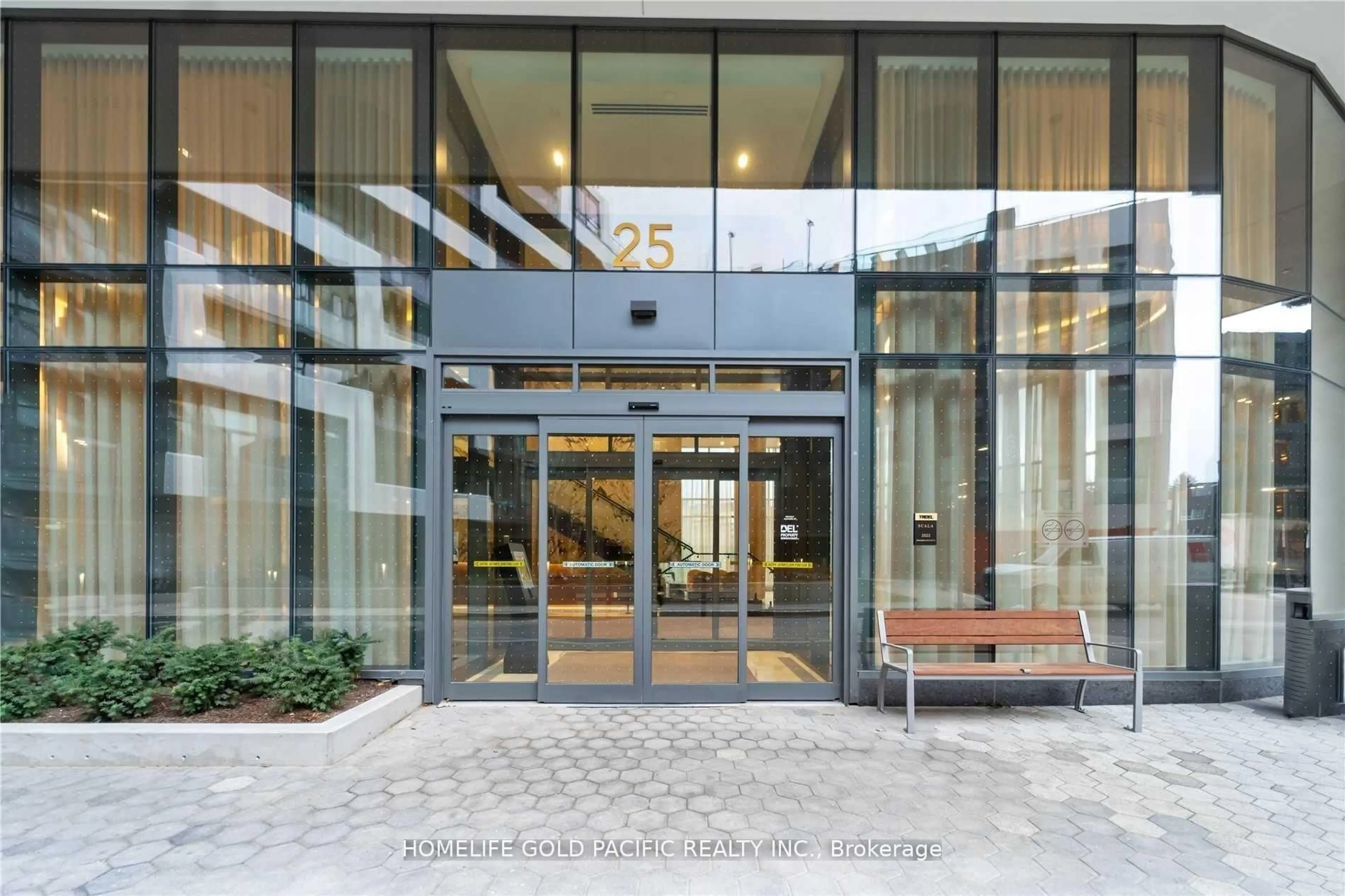 Indoor foyer for 25 Adra Grado Way #1136, Toronto Ontario M2J 0H6