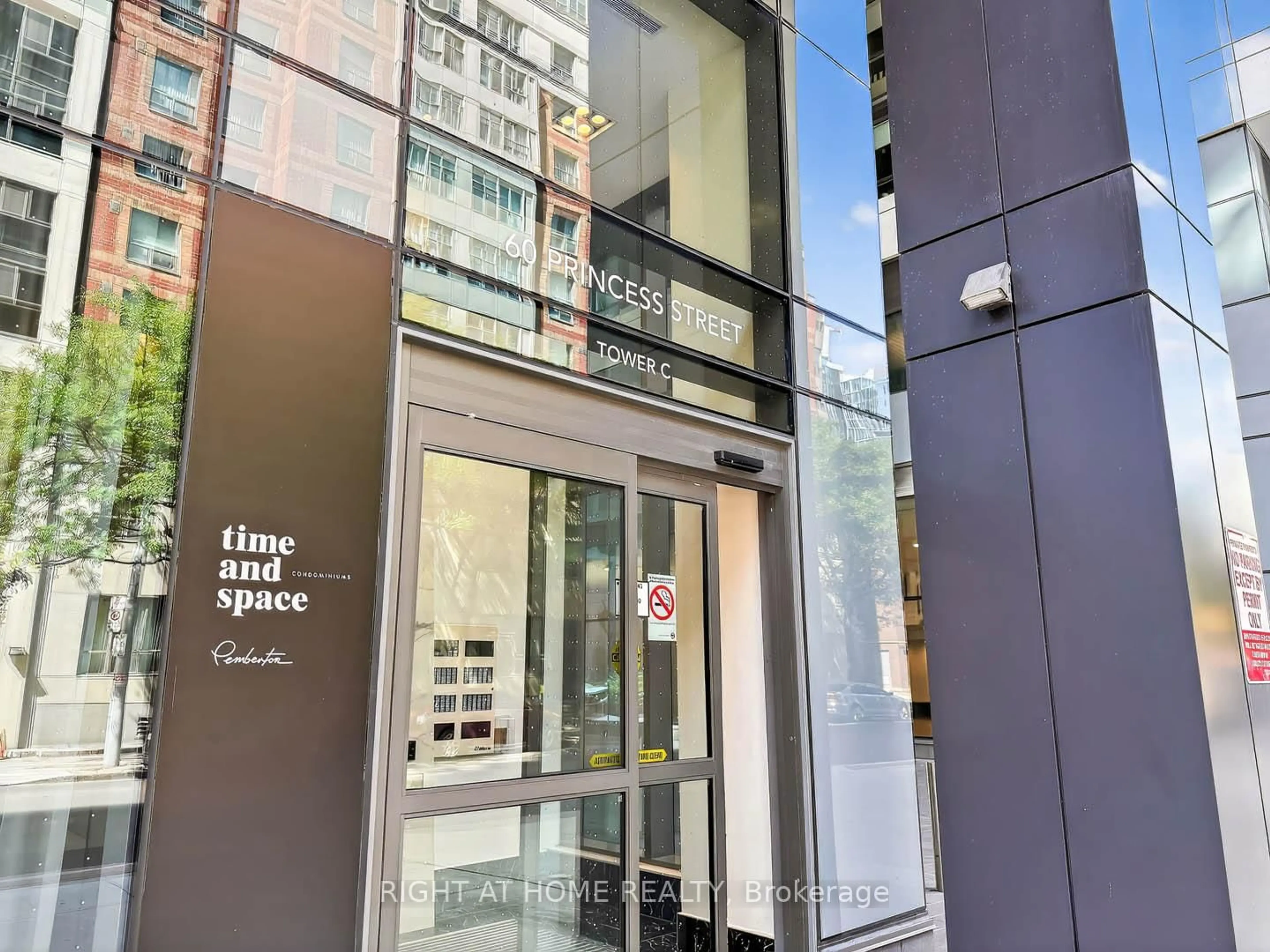 Indoor foyer for 60 Princess St #615, Toronto Ontario M5A 2C7