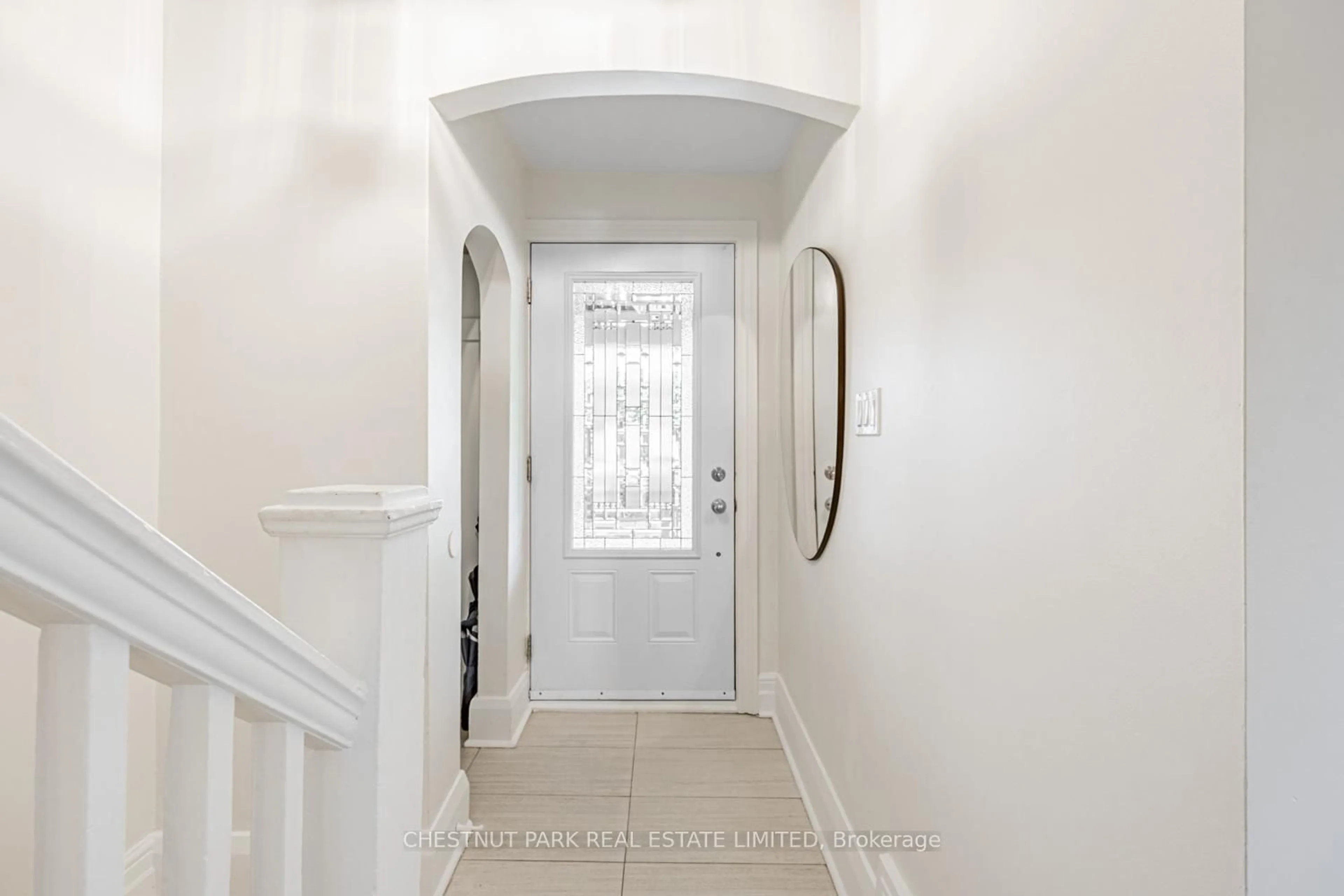 Indoor entryway for 113 Rumsey Rd, Toronto Ontario M4G 1P1