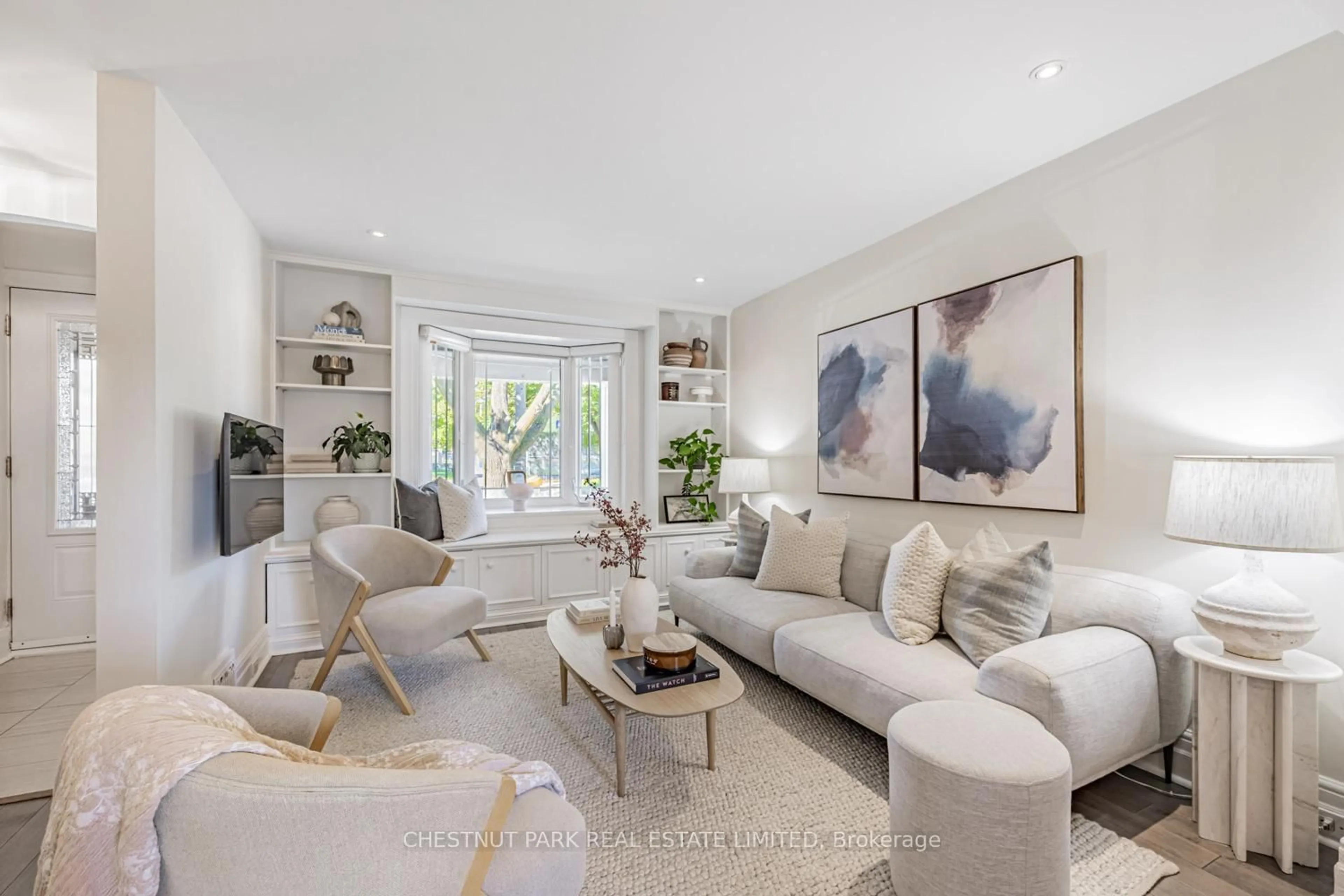 Living room with furniture, unknown for 113 Rumsey Rd, Toronto Ontario M4G 1P1