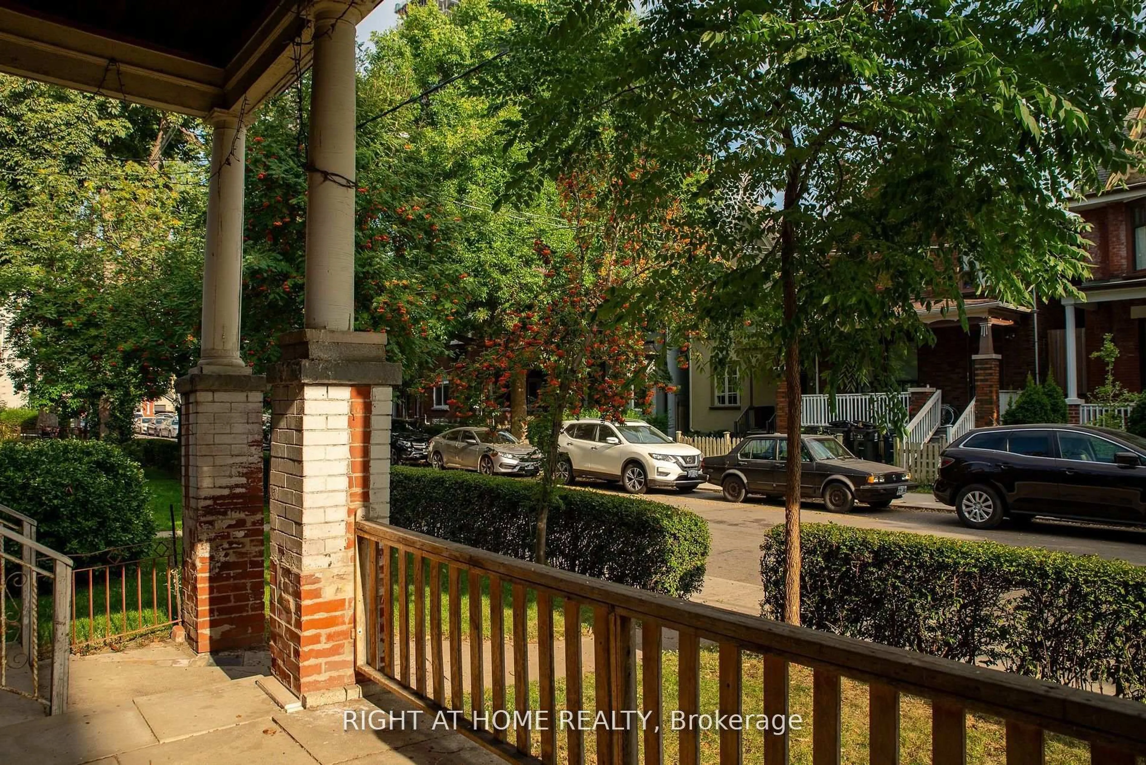 Unknown for 28 D'arcy St, Toronto Ontario M5T 1J7