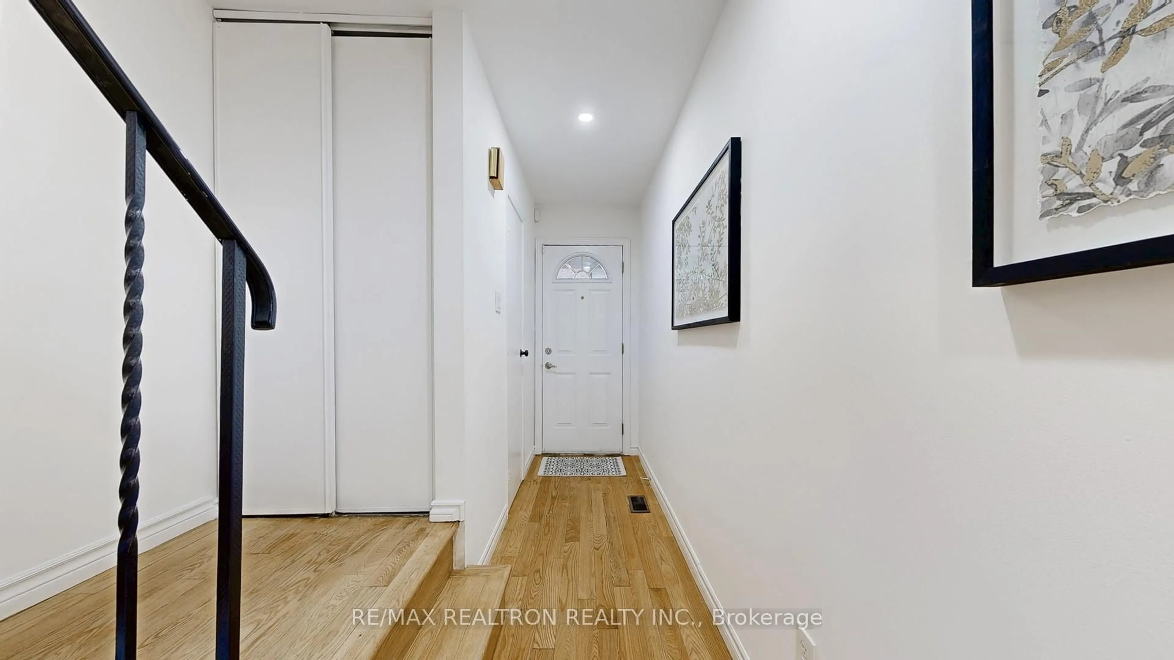 Indoor entryway for 37 Woody Vine Way, Toronto Ontario M2J 4H5