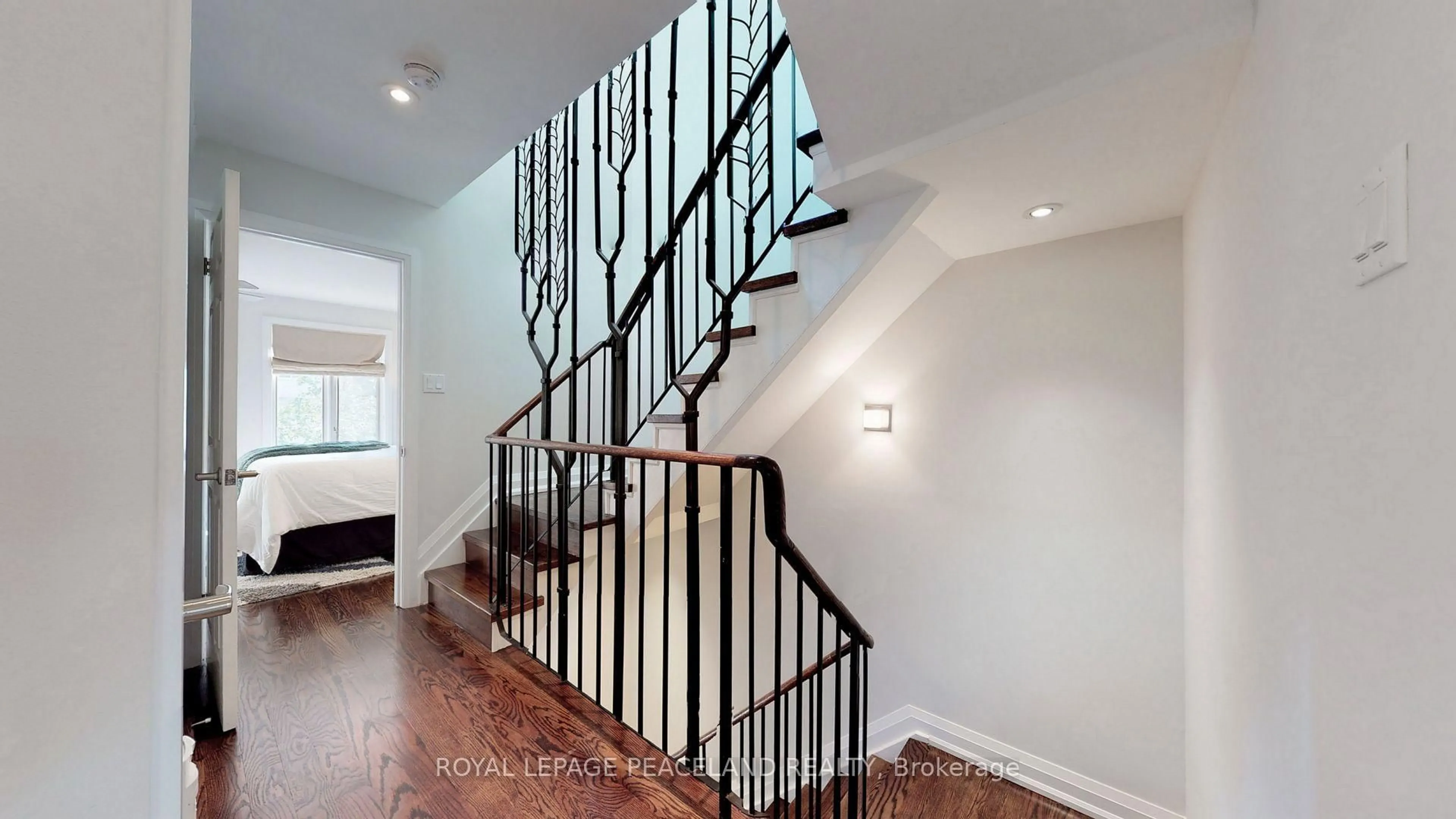 Stairs for 47 Melgund Rd, Toronto Ontario M5R 2A1