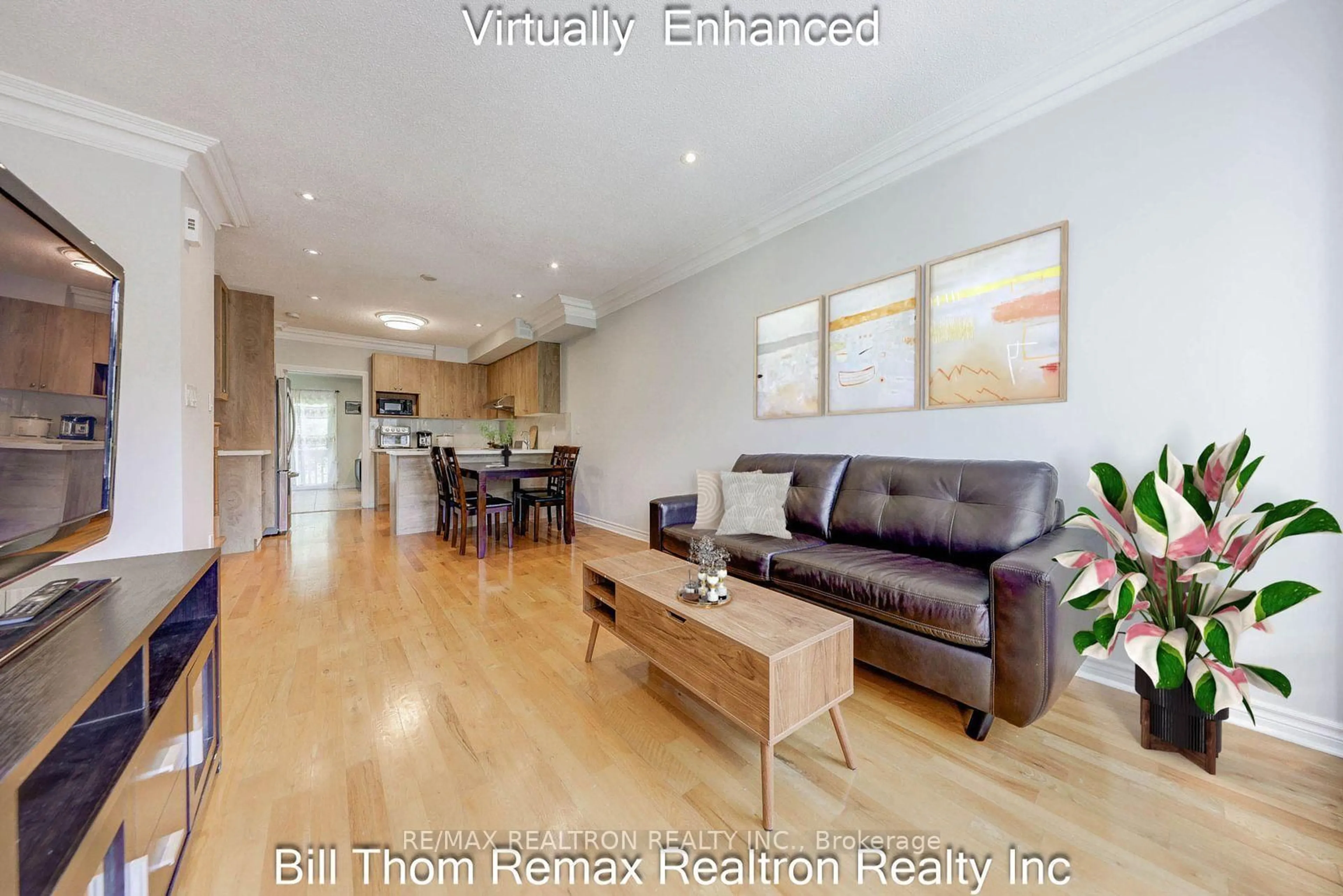 Living room with furniture, wood/laminate floor for 5 Rodeo Crt, Toronto Ontario M2M 4M3