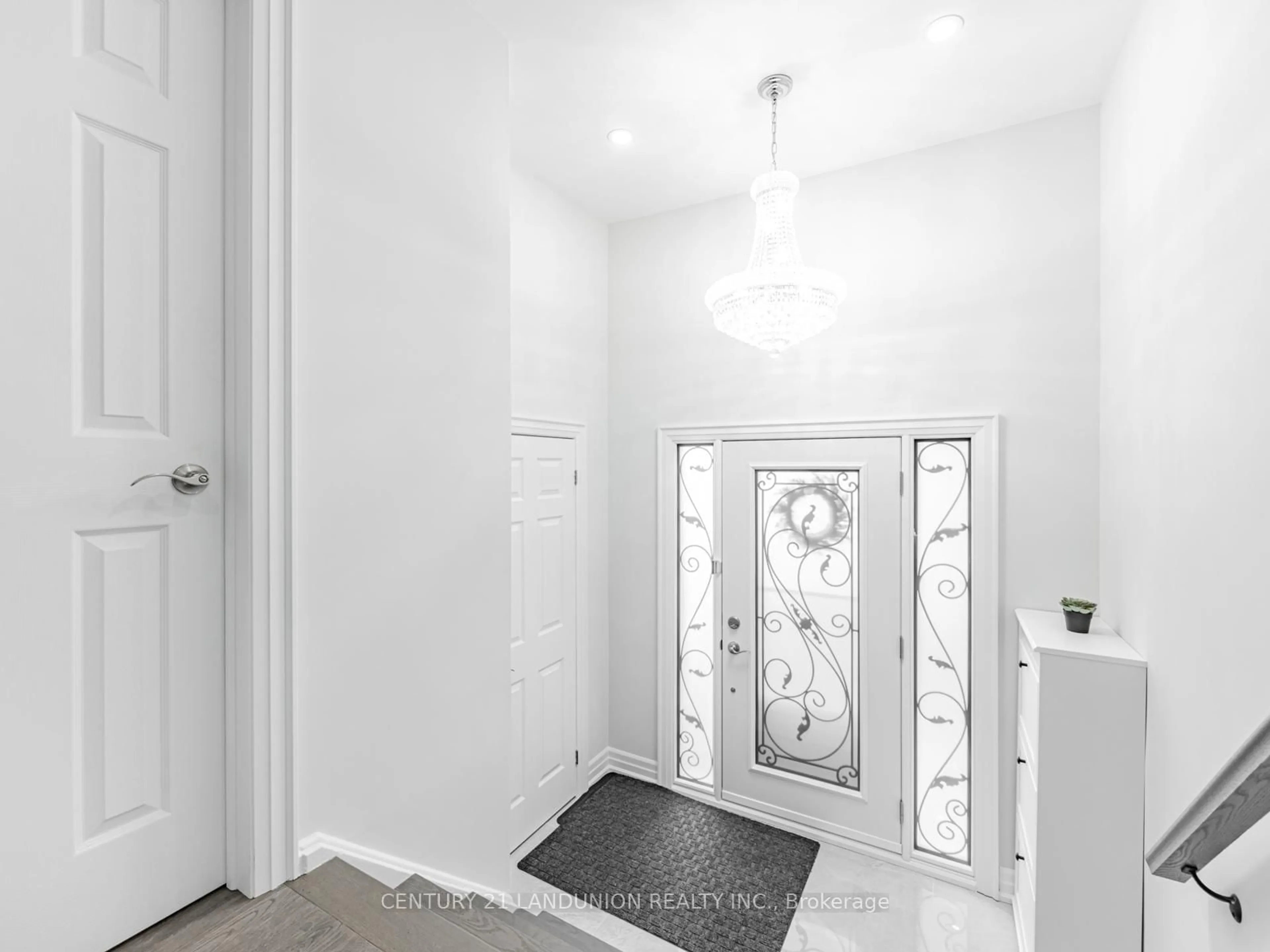 Indoor entryway for 36 Levitt Crt, Toronto Ontario M2R 3P9