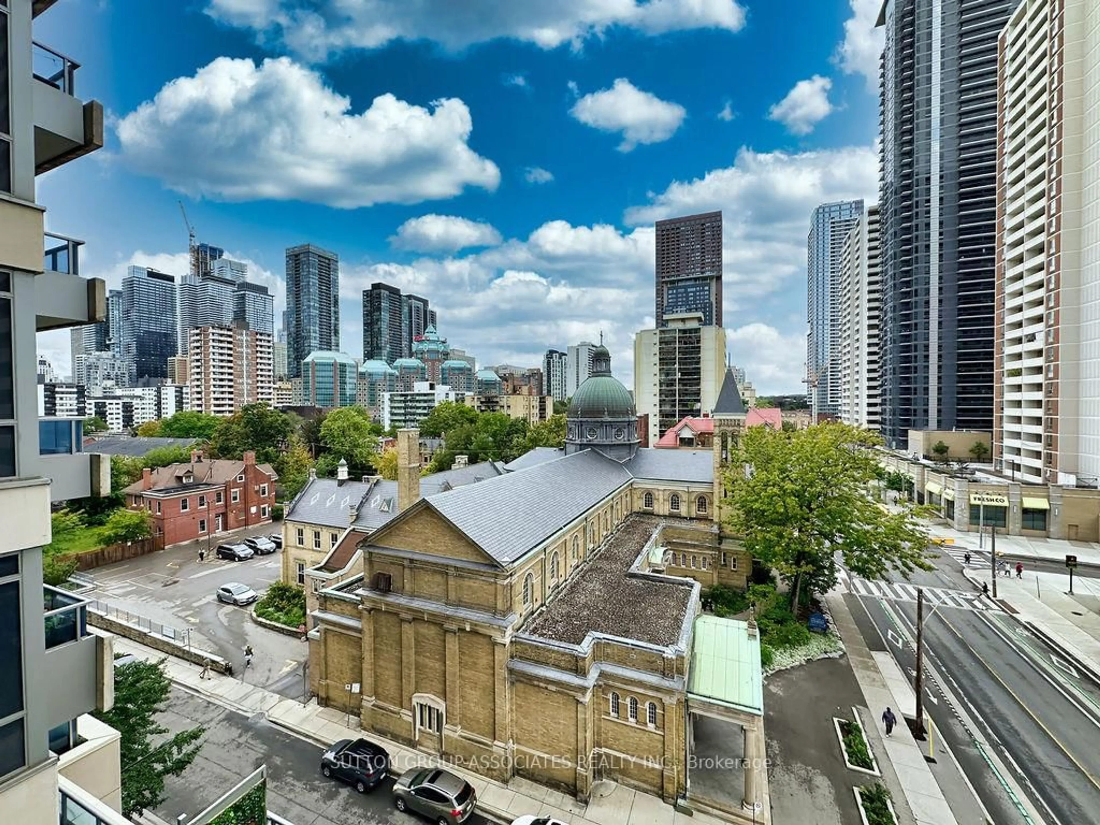 A pic from outside/outdoor area/front of a property/back of a property/a pic from drone, city buildings view from balcony for 500 Sherbourne St #603, Toronto Ontario M4X 1L1