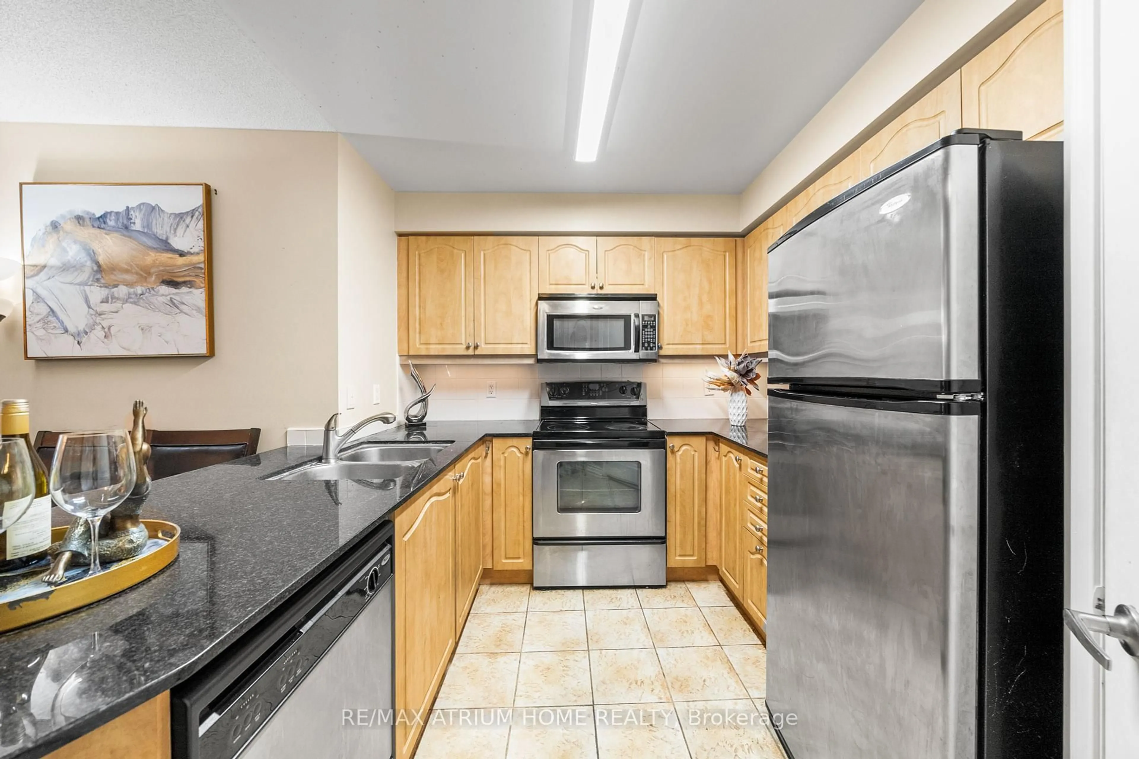 Standard kitchen, unknown for 509 Beecroft Rd #317, Toronto Ontario M2N 0A3
