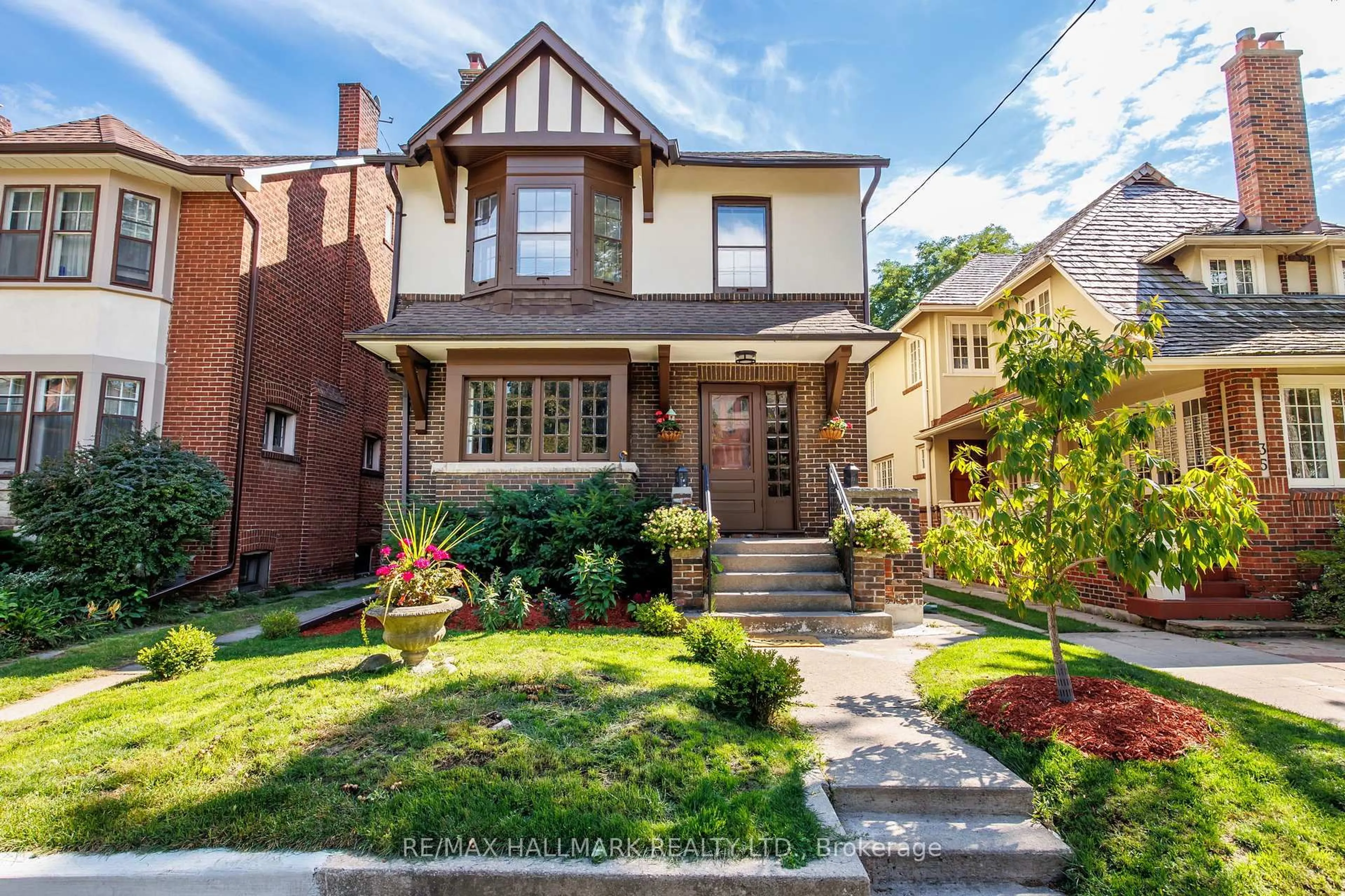 Home with brick exterior material, street for 33 Austin Terr, Toronto Ontario M5R 1Y2