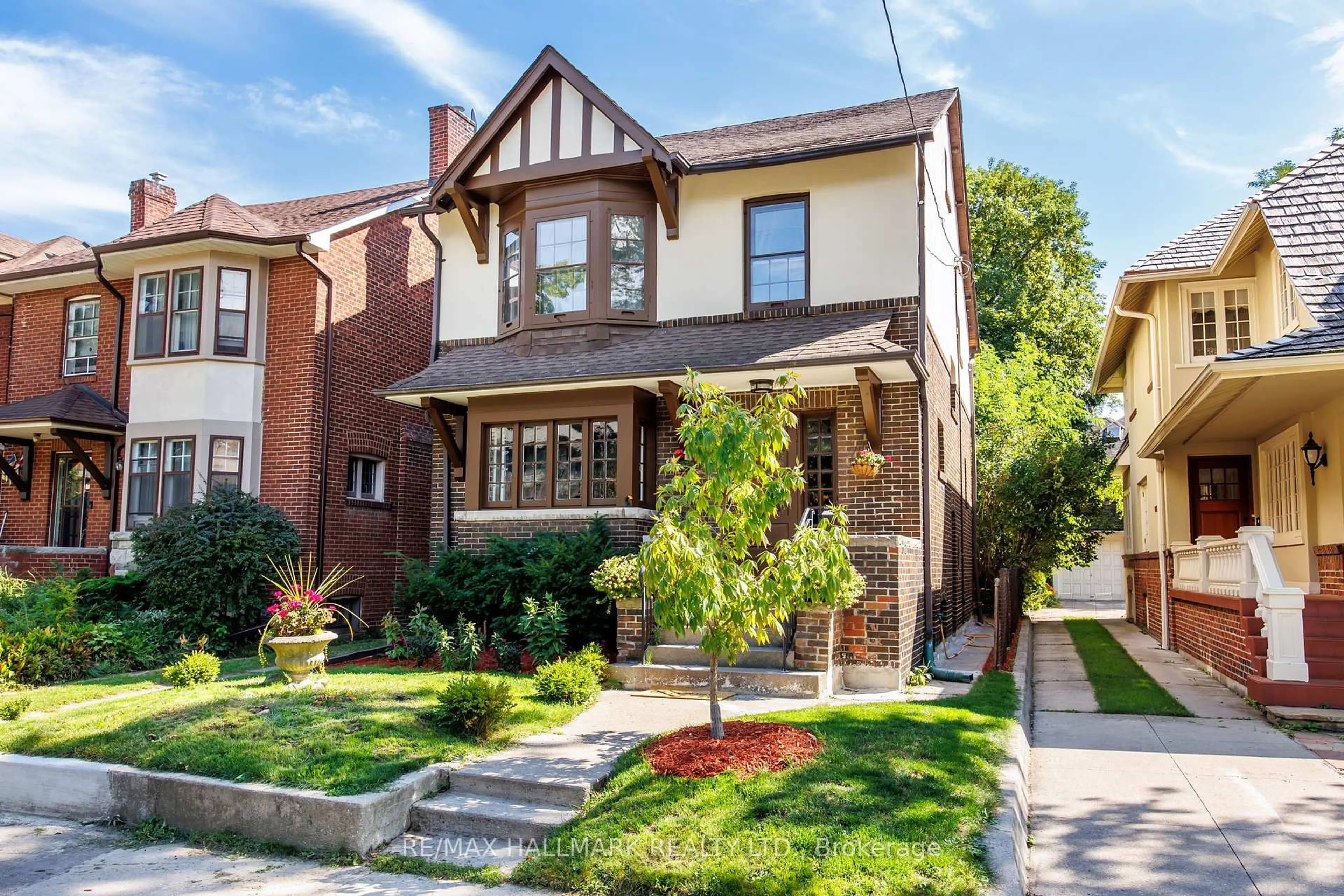 Home with brick exterior material, street for 33 Austin Terr, Toronto Ontario M5R 1Y2
