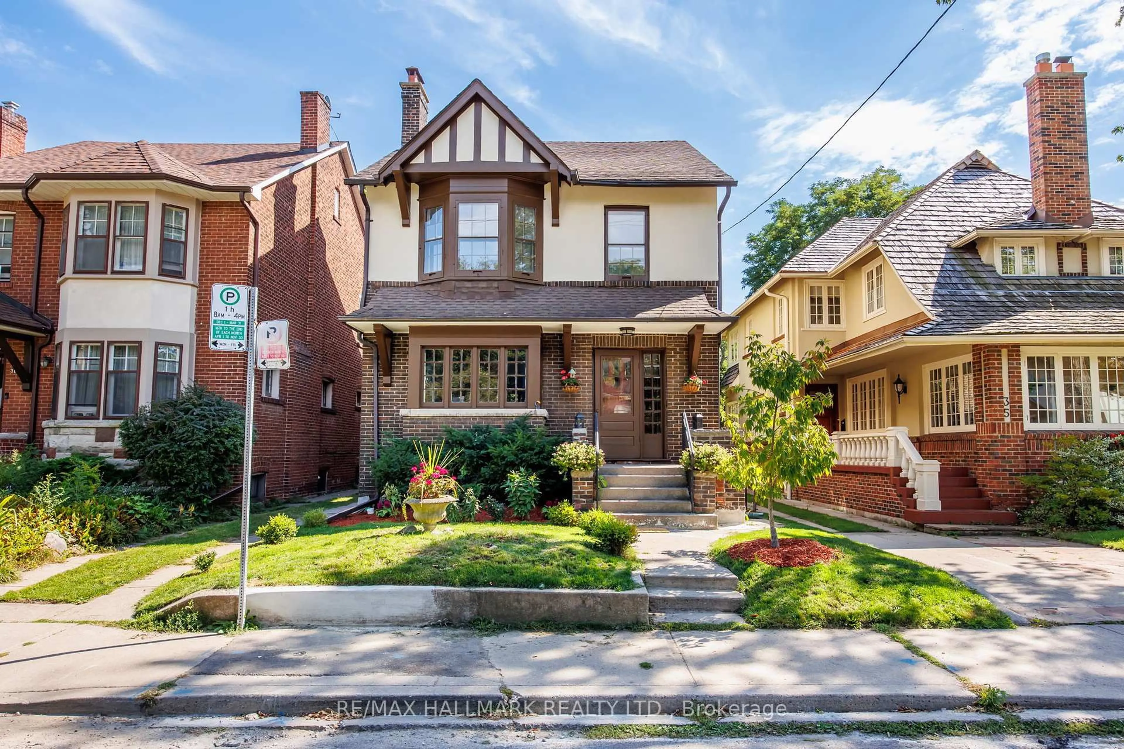 Home with brick exterior material, street for 33 Austin Terr, Toronto Ontario M5R 1Y2