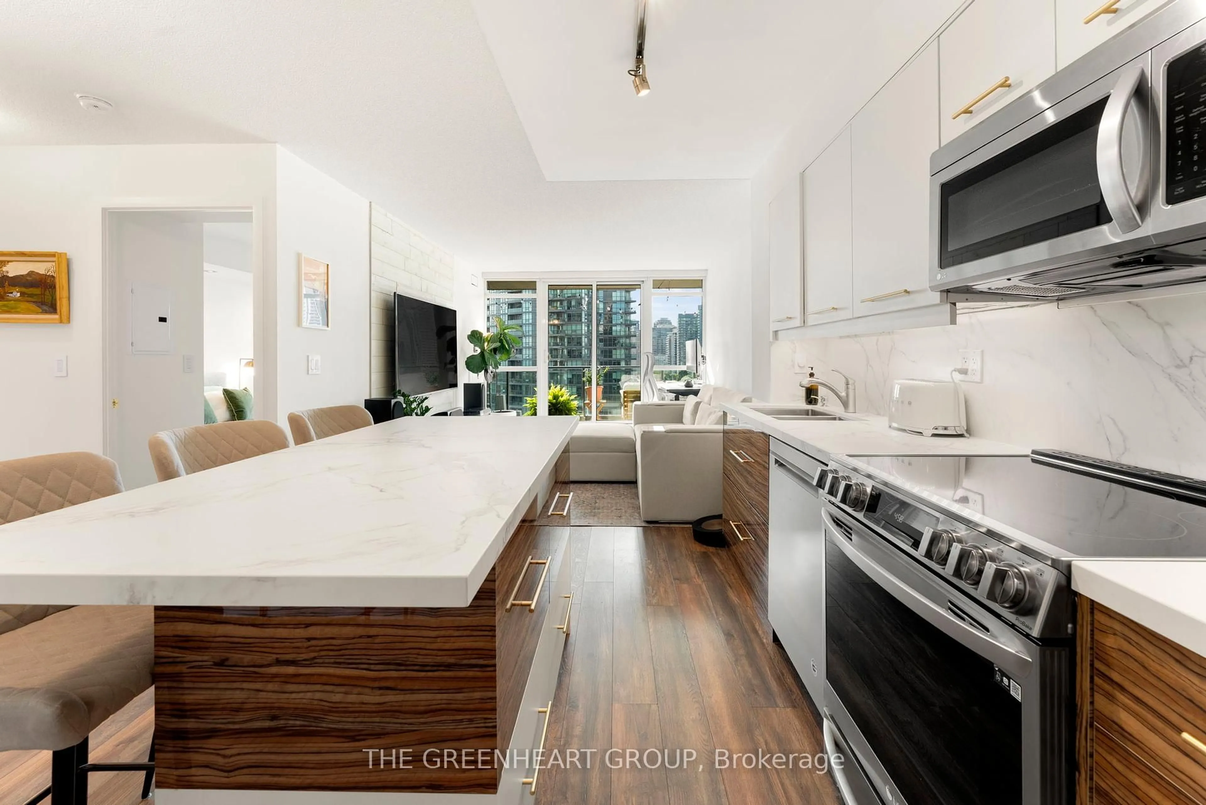 Open concept kitchen, ceramic/tile floor for 209 Fort York Blvd #1455, Toronto Ontario M5V 4A1