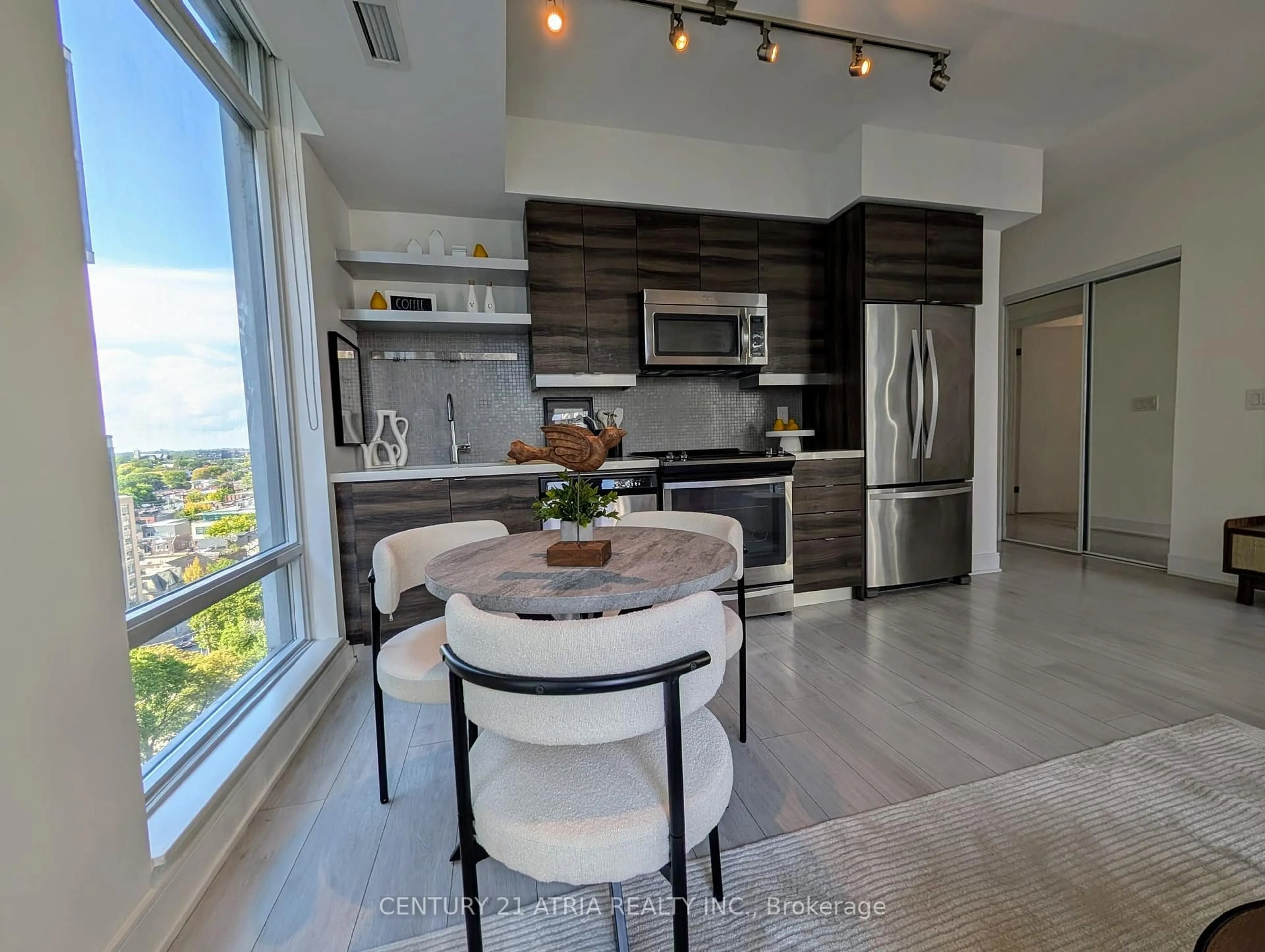 Open concept kitchen, ceramic/tile floor for 525 Adelaide St #1503, Toronto Ontario M5V 0N7