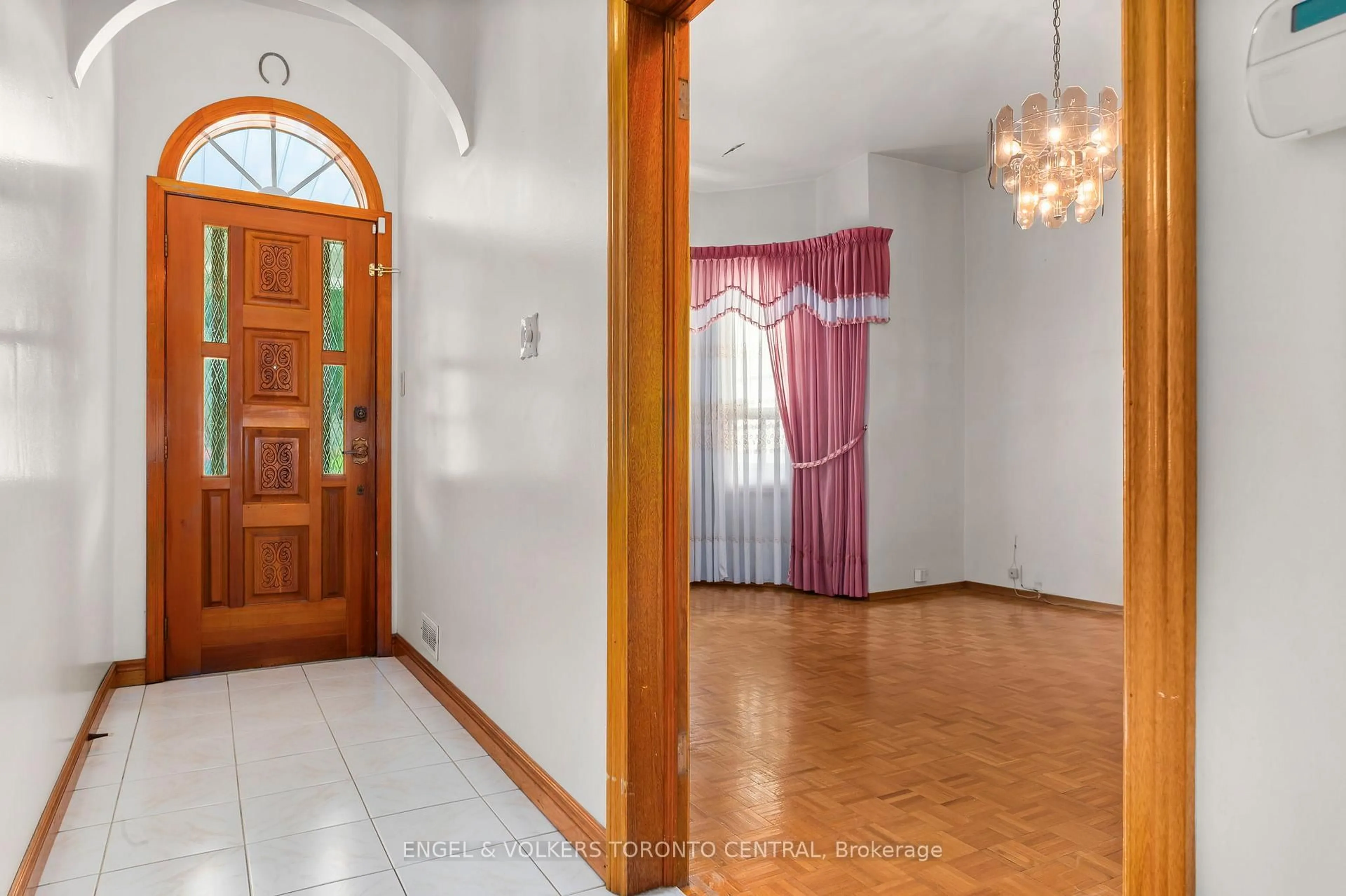 Indoor foyer for 8 Brookfield St, Toronto Ontario M6J 3A9