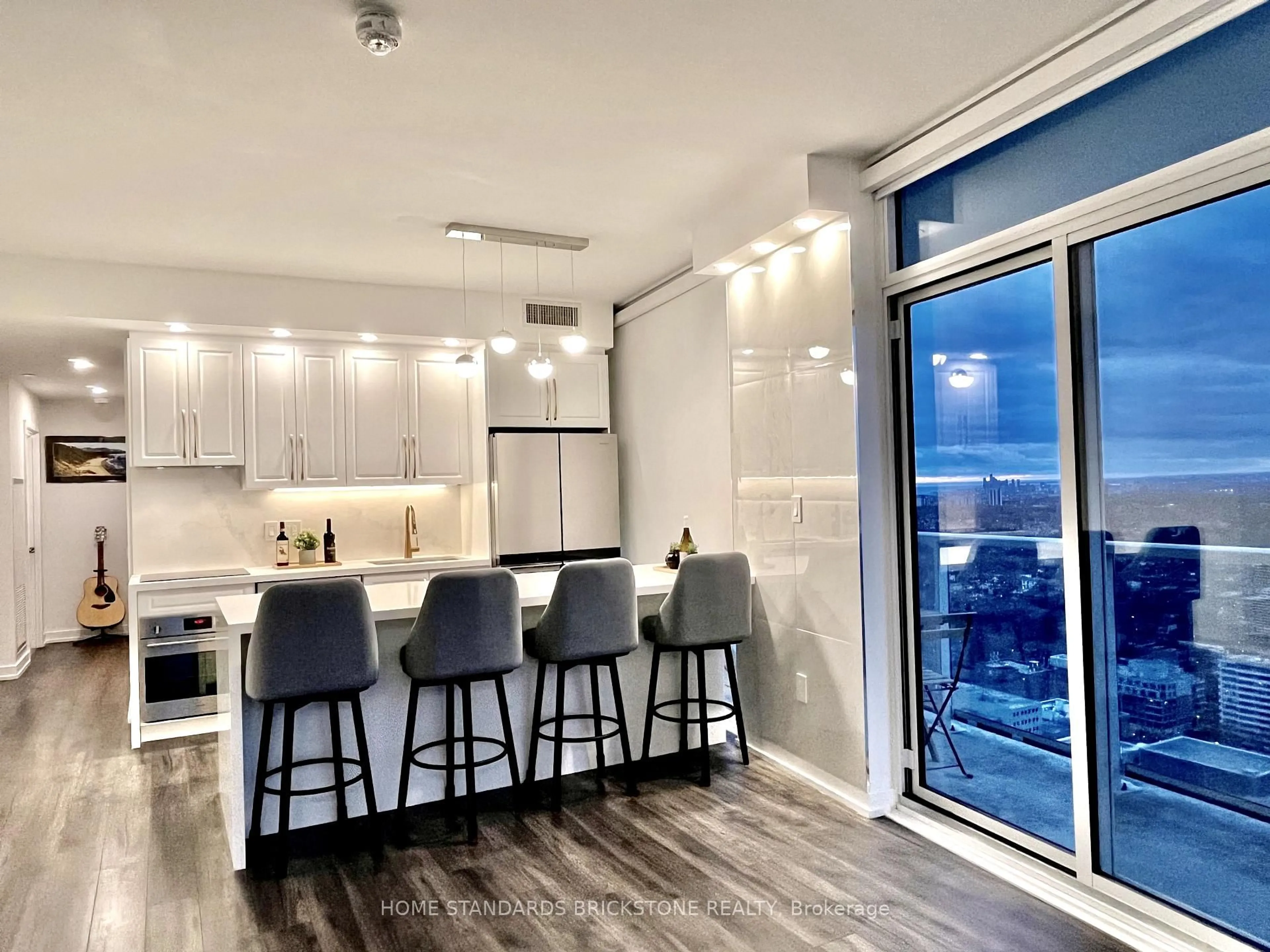 Open concept kitchen, unknown for 33 Helendale Ave #3004, Toronto Ontario M4R 0A4