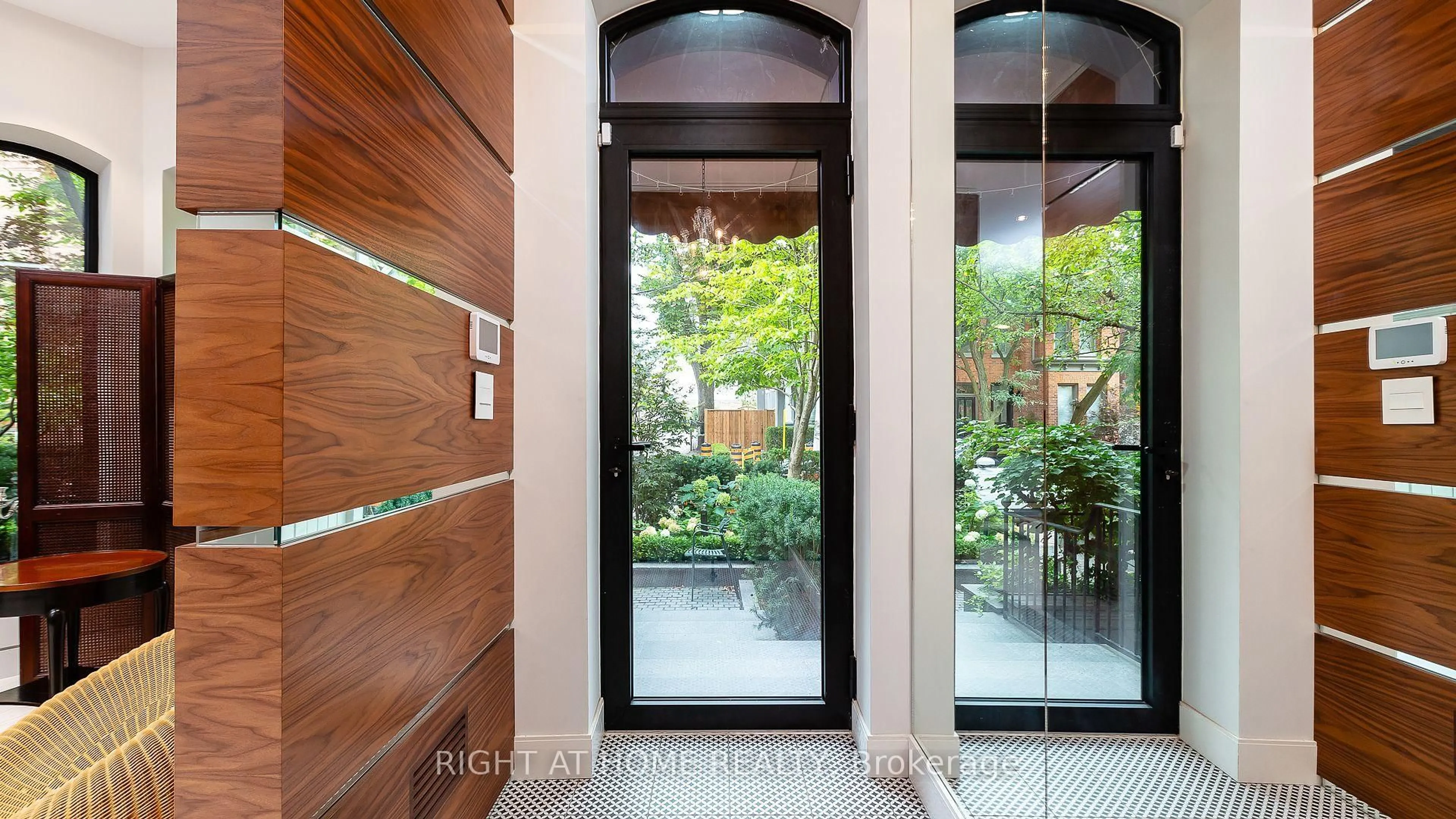 Indoor entryway for 53 Hazelton Ave, Toronto Ontario M5R 2E3