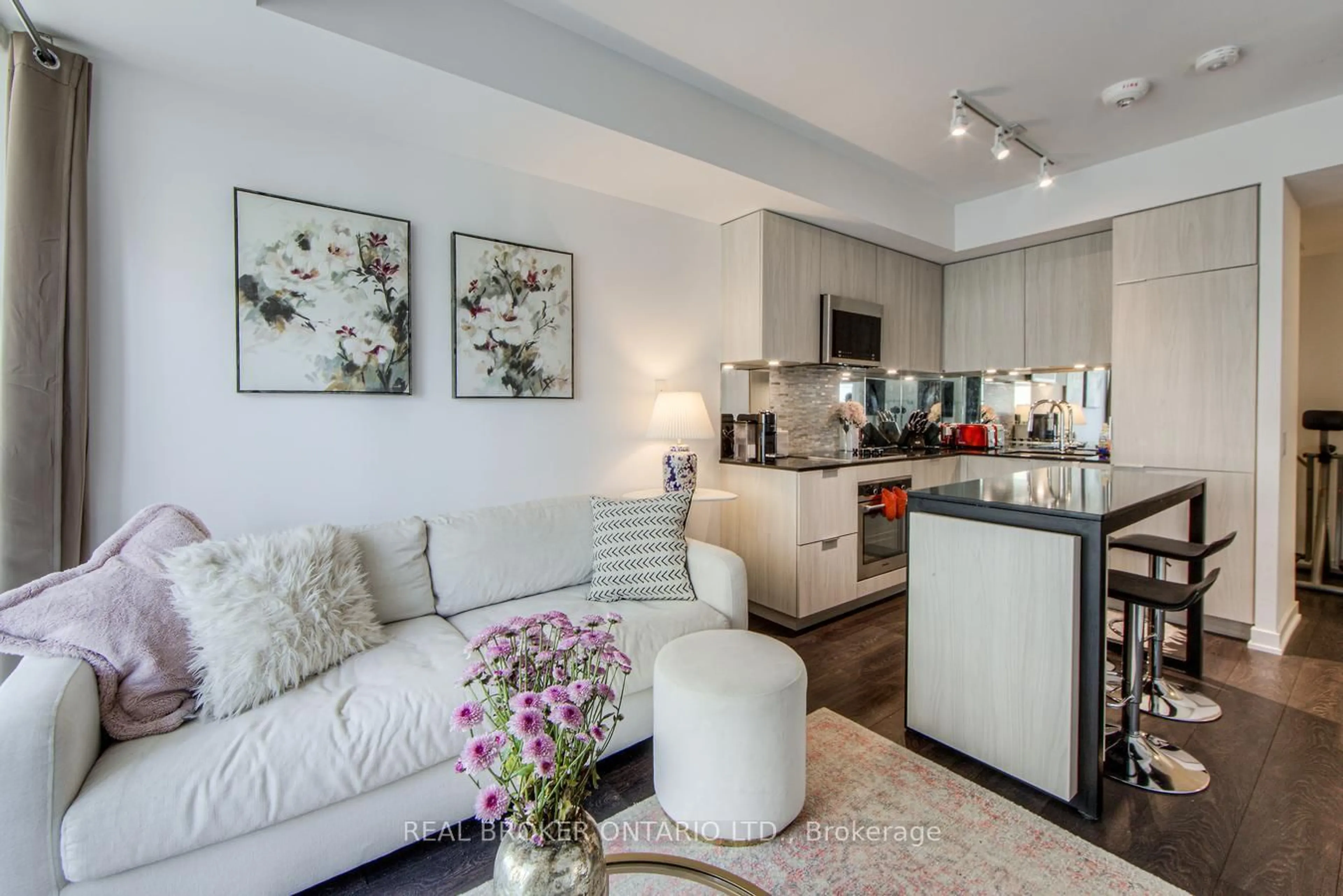 Open concept kitchen, unknown for 609 Avenue Rd #10, Toronto Ontario M4V 0B1