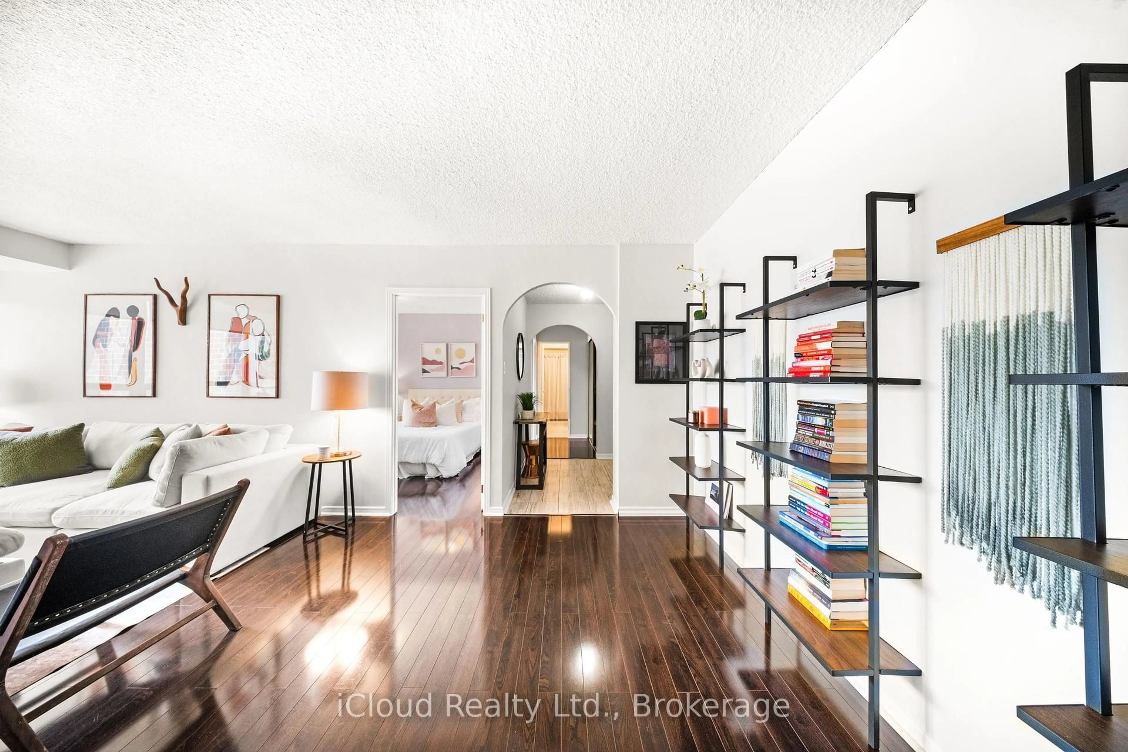 Indoor entryway for 1900 Sheppard Ave #504, Toronto Ontario M2J 4T4