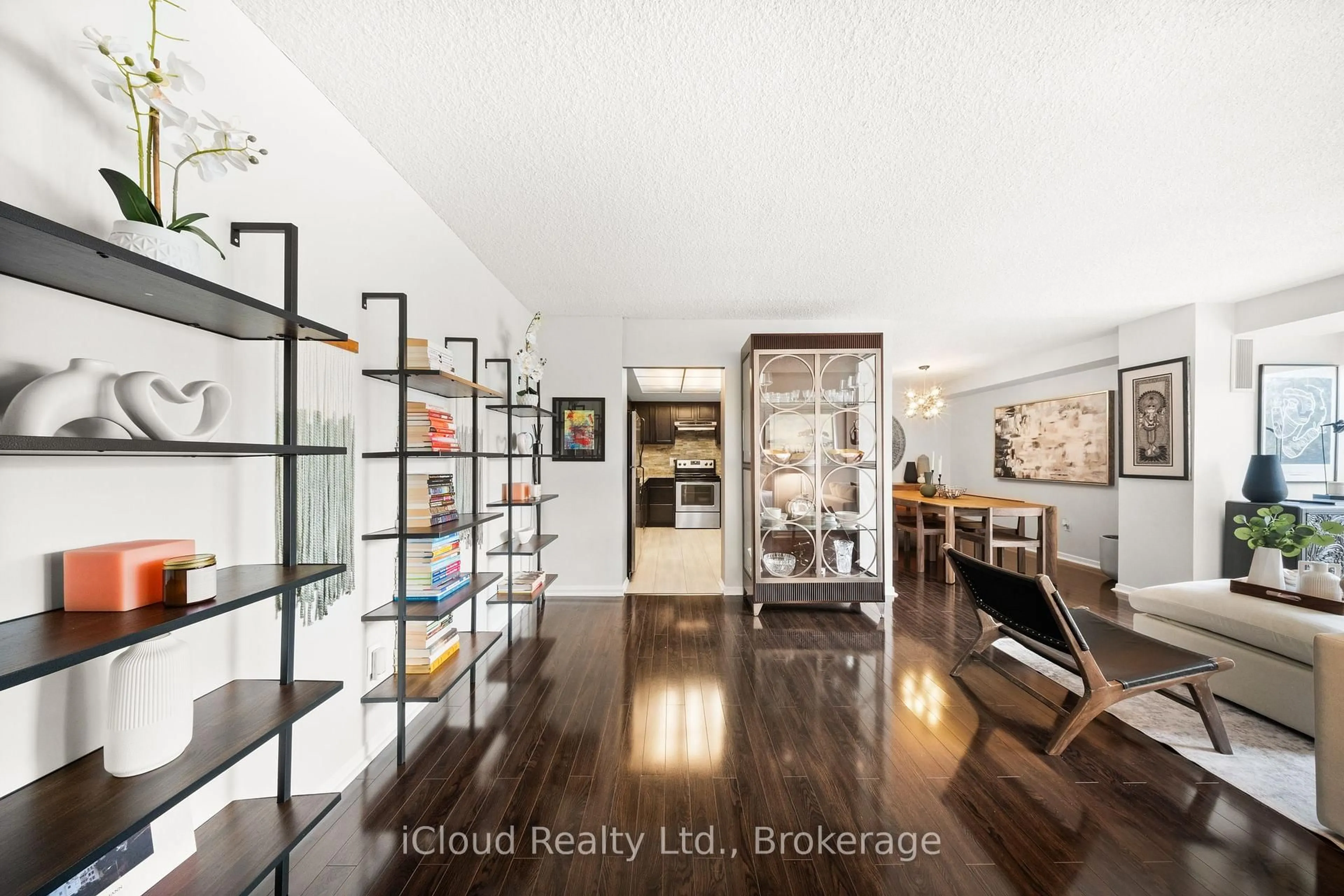 Indoor entryway for 1900 Sheppard Ave #504, Toronto Ontario M2J 4T4