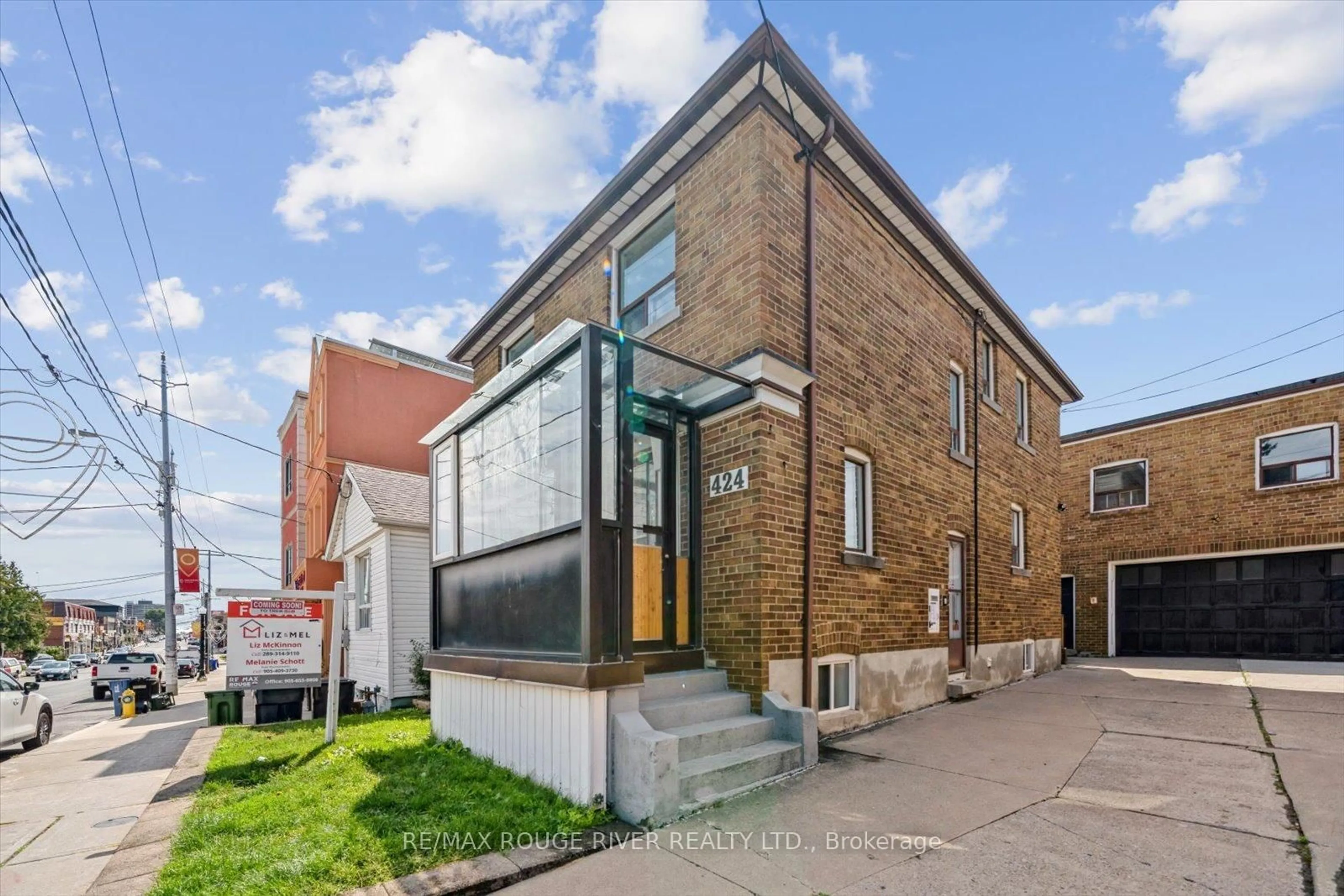 Home with brick exterior material, building for 424 Oakwood Ave, Toronto Ontario M6E 2W3