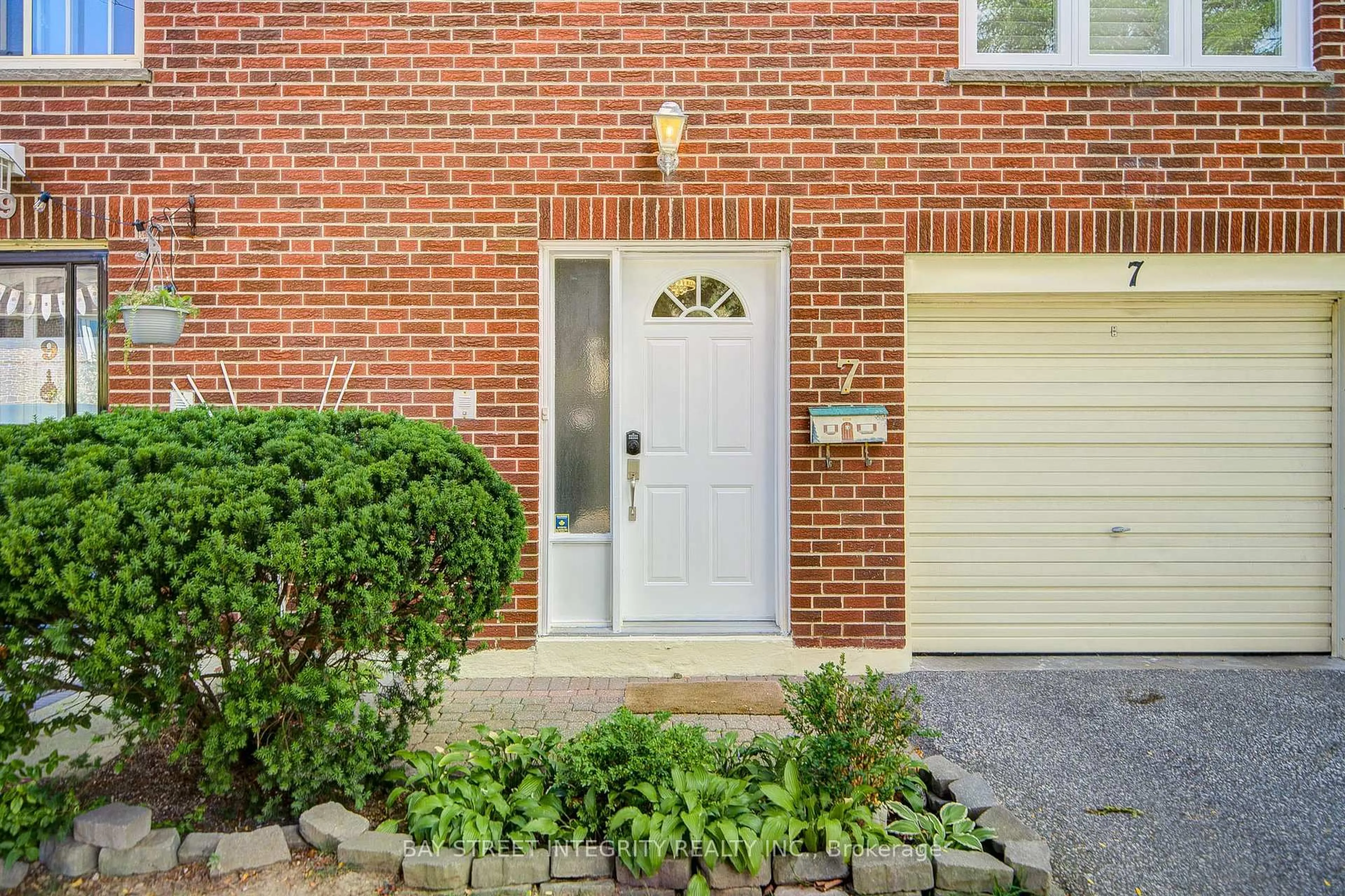 Home with brick exterior material, street for 7 Lepus Starway, Toronto Ontario M2J 1M9