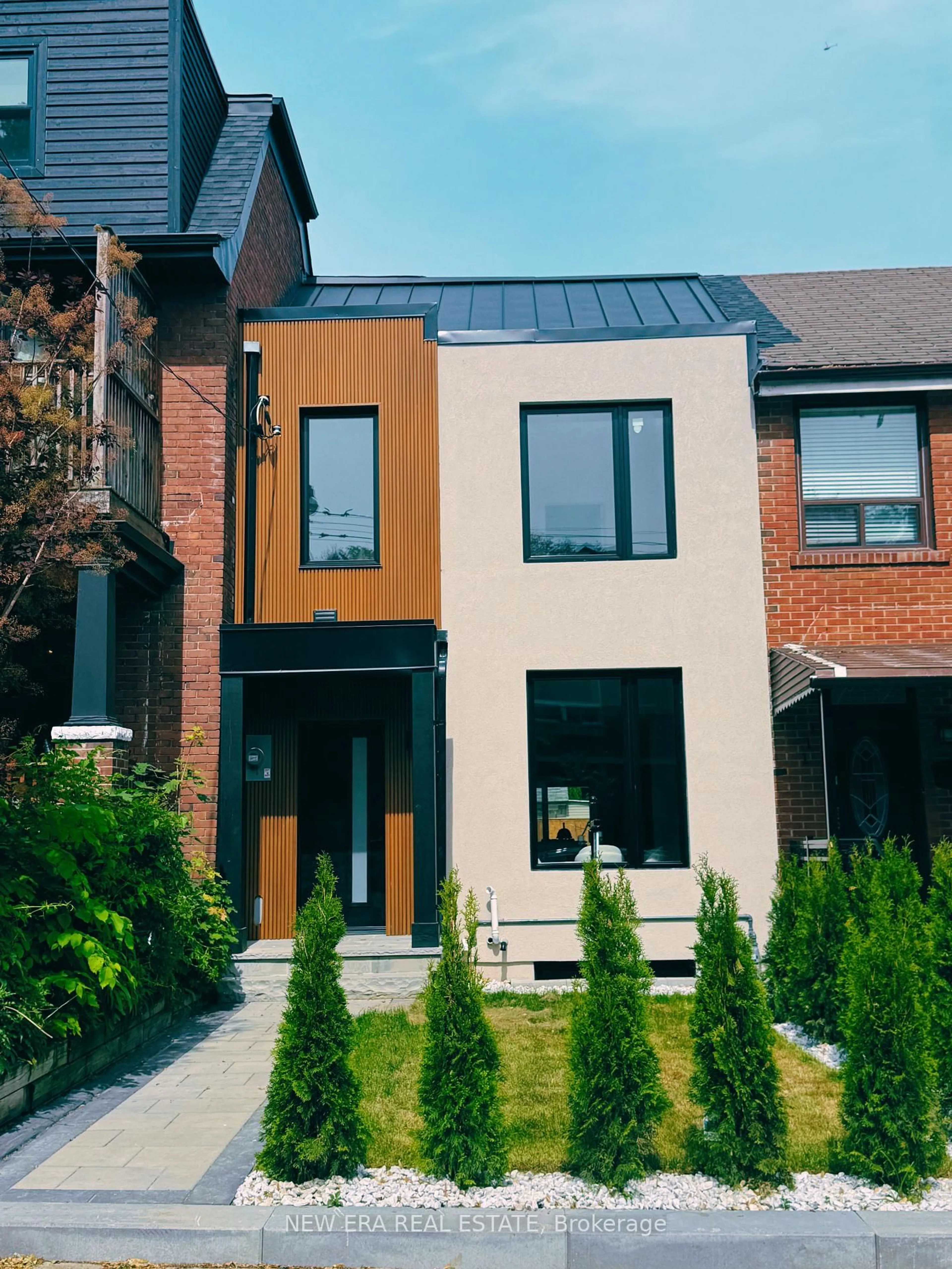 Home with brick exterior material, street for 113 Bellwoods Ave, Toronto Ontario M6J 3N4