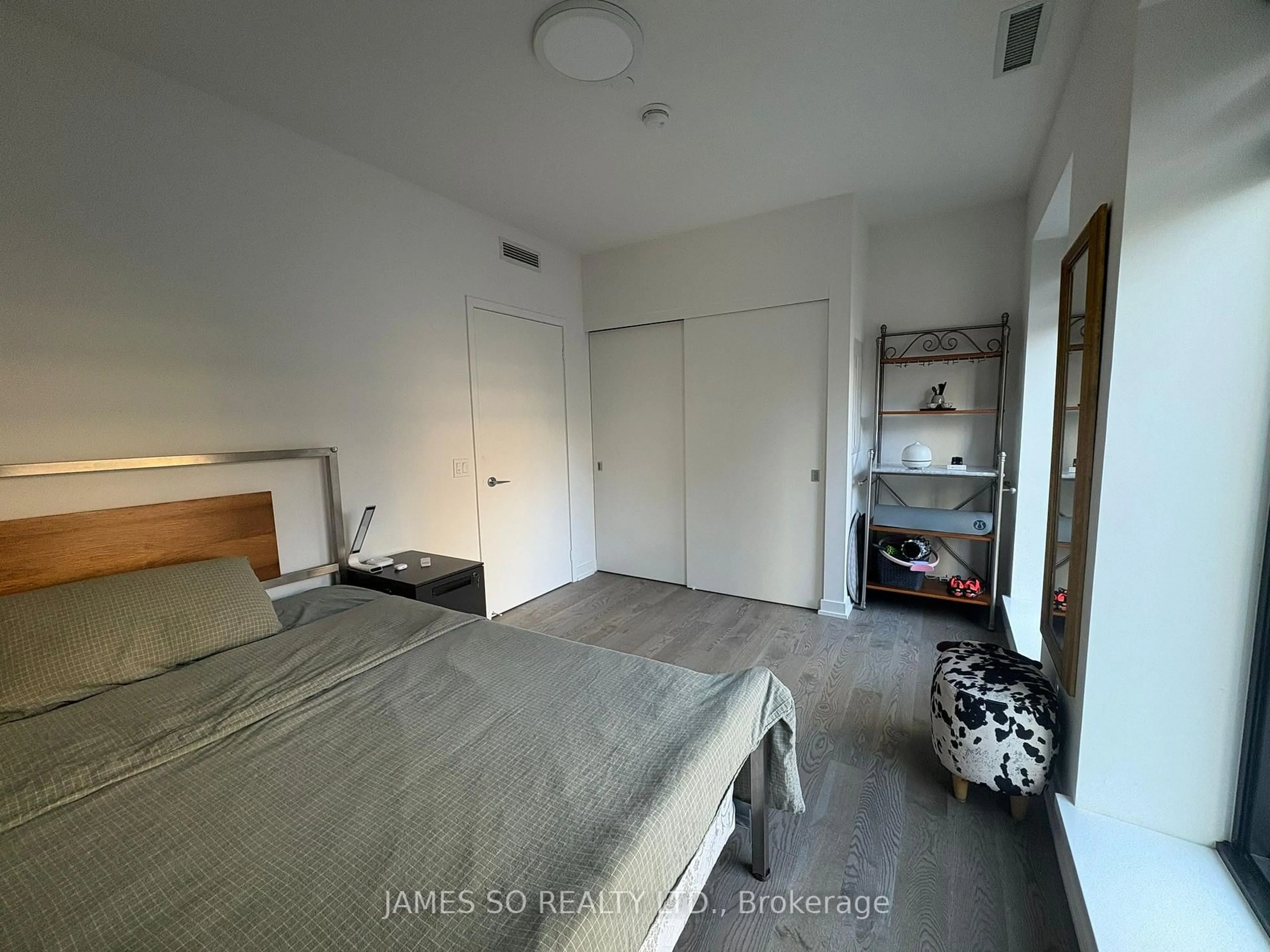 A pic of a room for 22 Lombard St #401, Toronto Ontario M5C 1M1