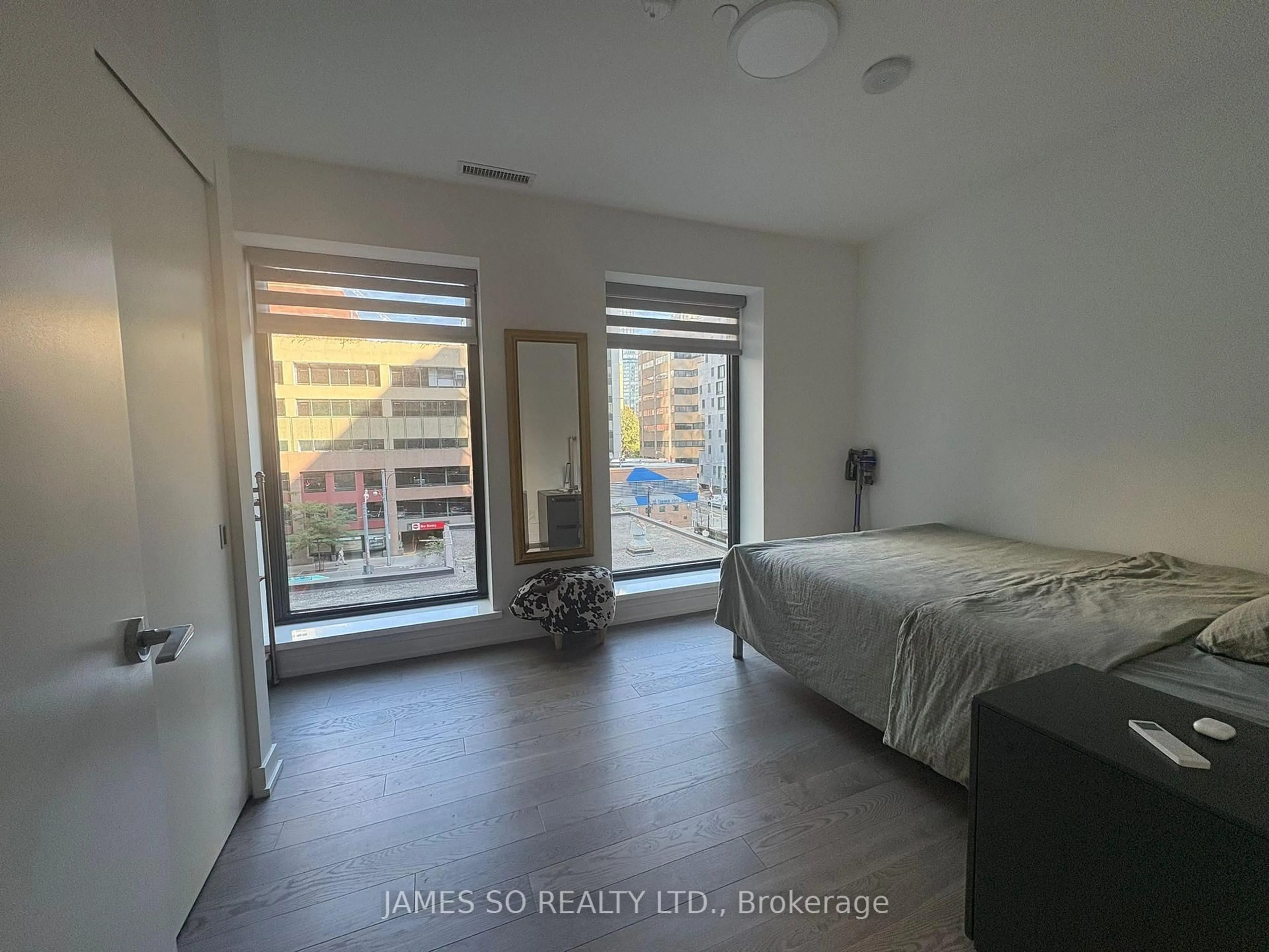 A pic of a room for 22 Lombard St #401, Toronto Ontario M5C 1M1