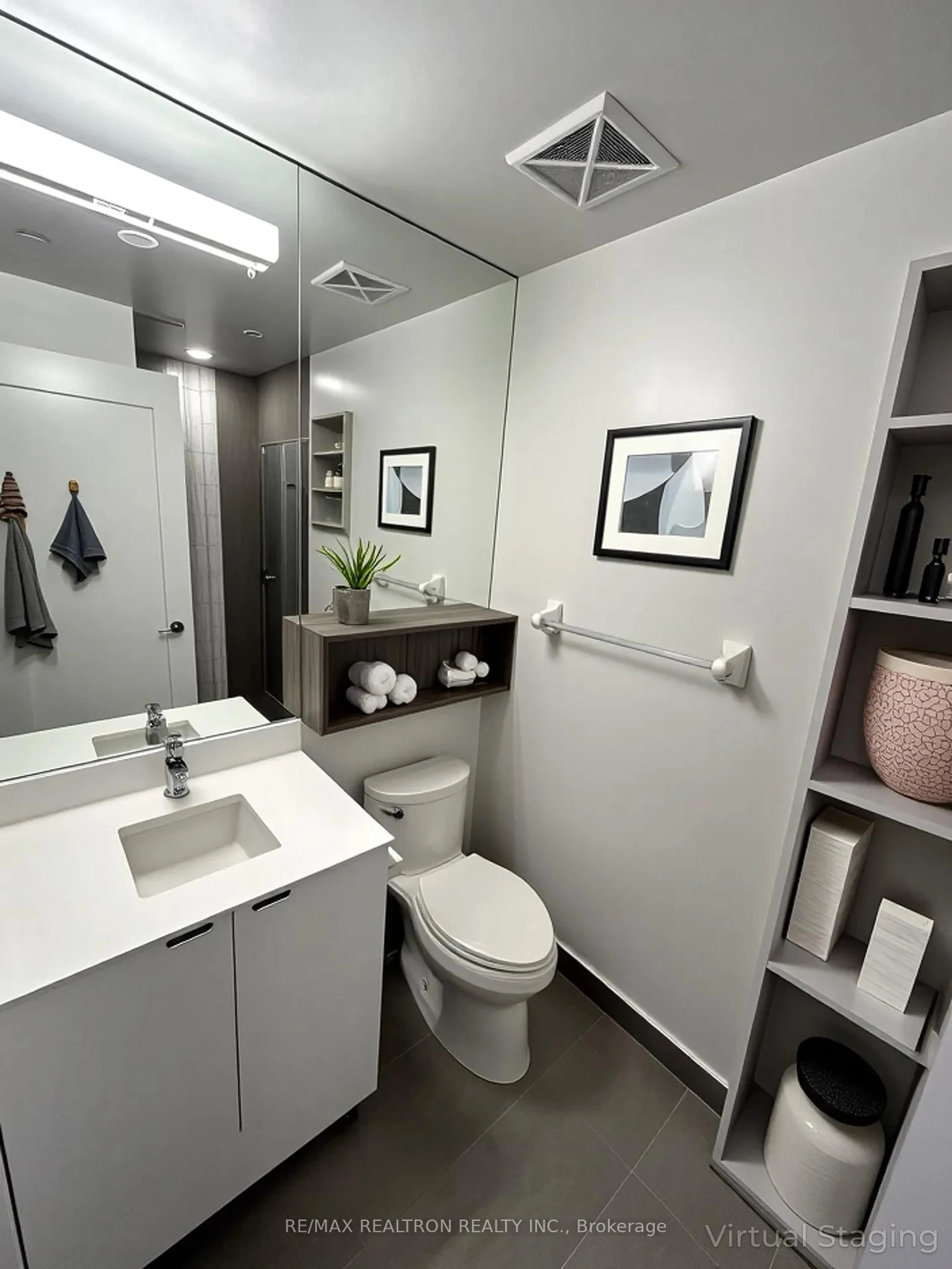 Standard bathroom, unknown for 135 Lower Sherbourne St #2433W, Toronto Ontario M5A 1Y4