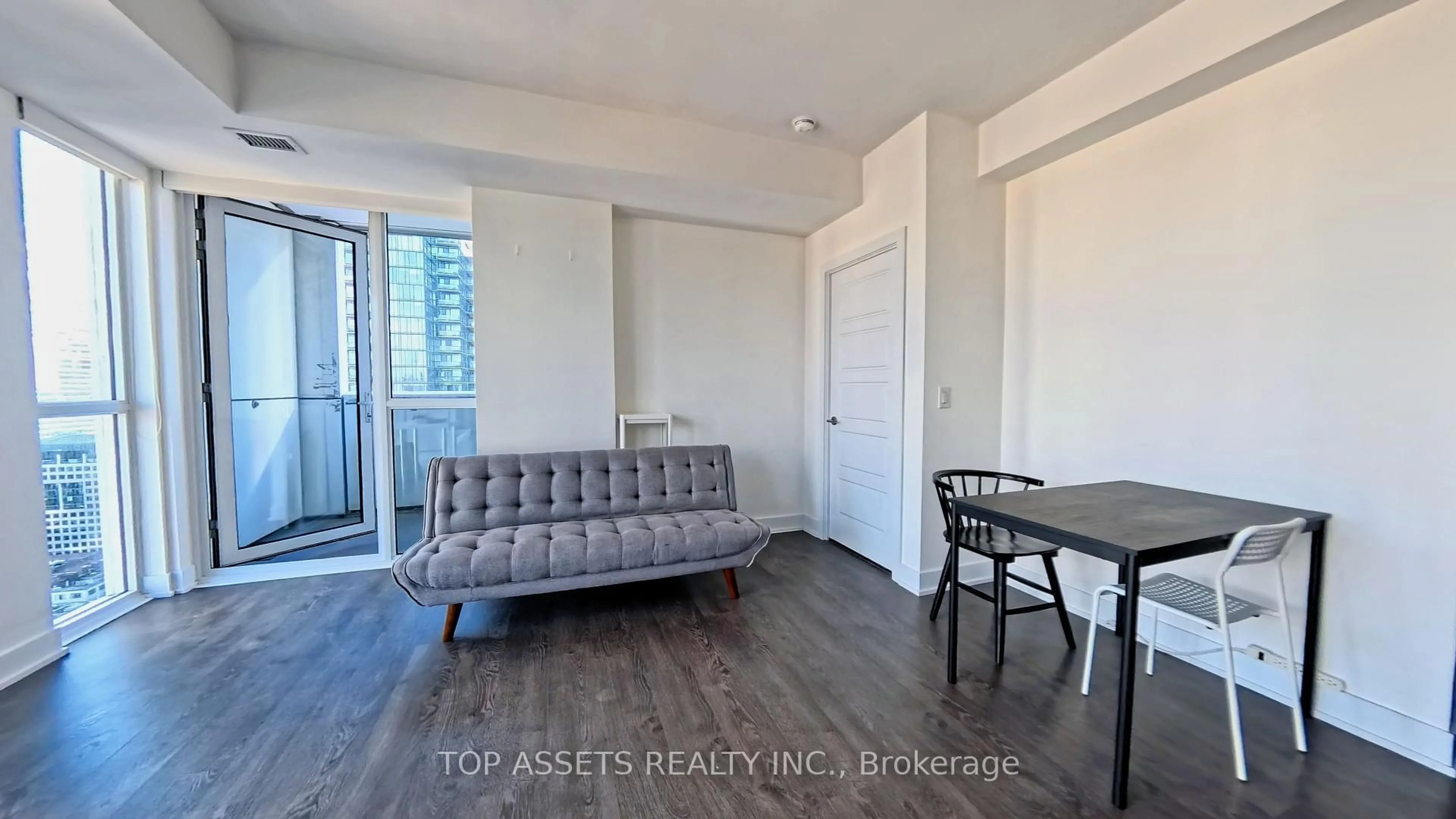 A pic of a room for 318 Richmond St #3006, Toronto Ontario M5V 0B4