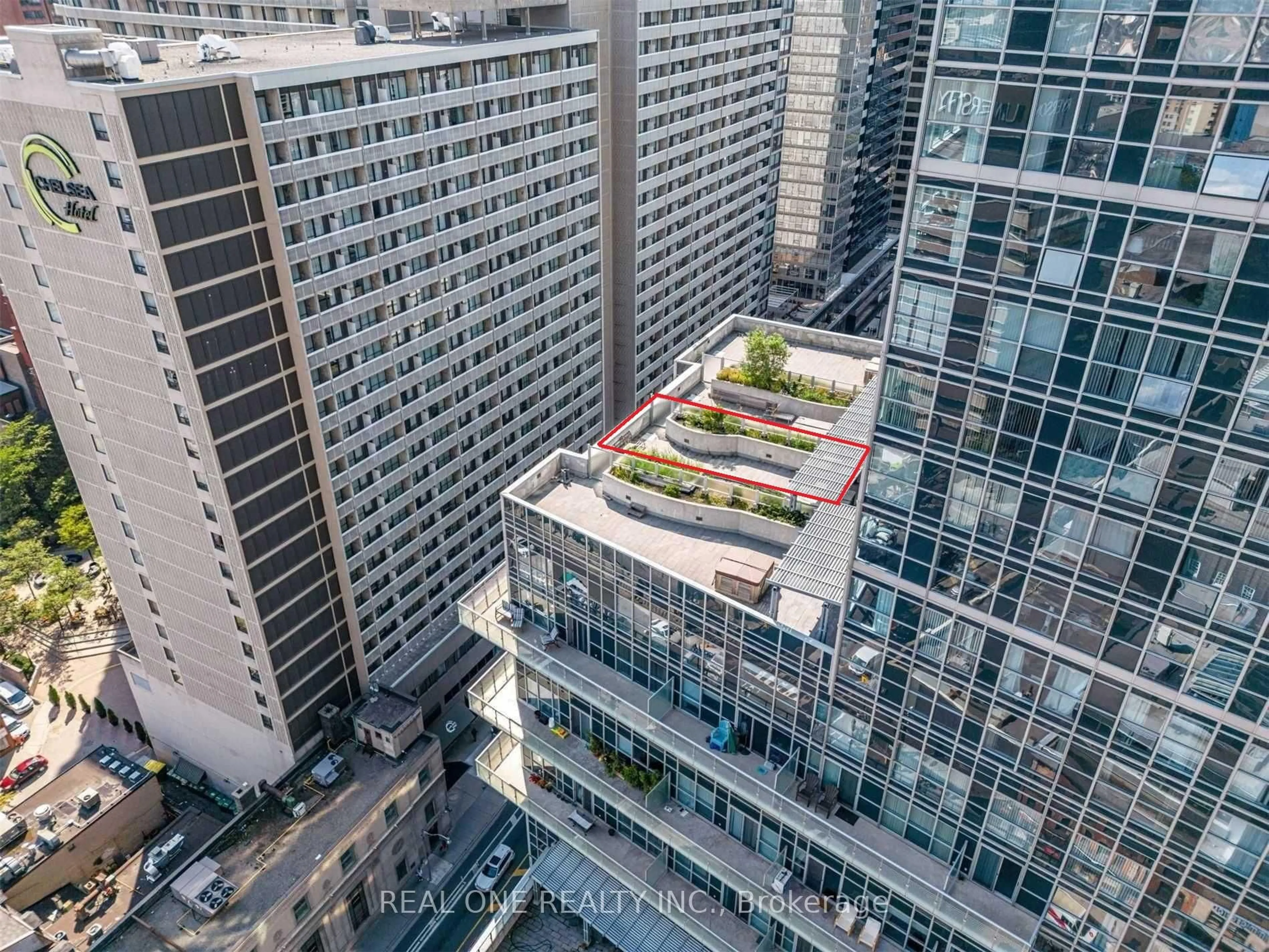 A pic from outside/outdoor area/front of a property/back of a property/a pic from drone, city buildings view from balcony for 386 Yonge St #1408, Toronto Ontario M5B 0A5