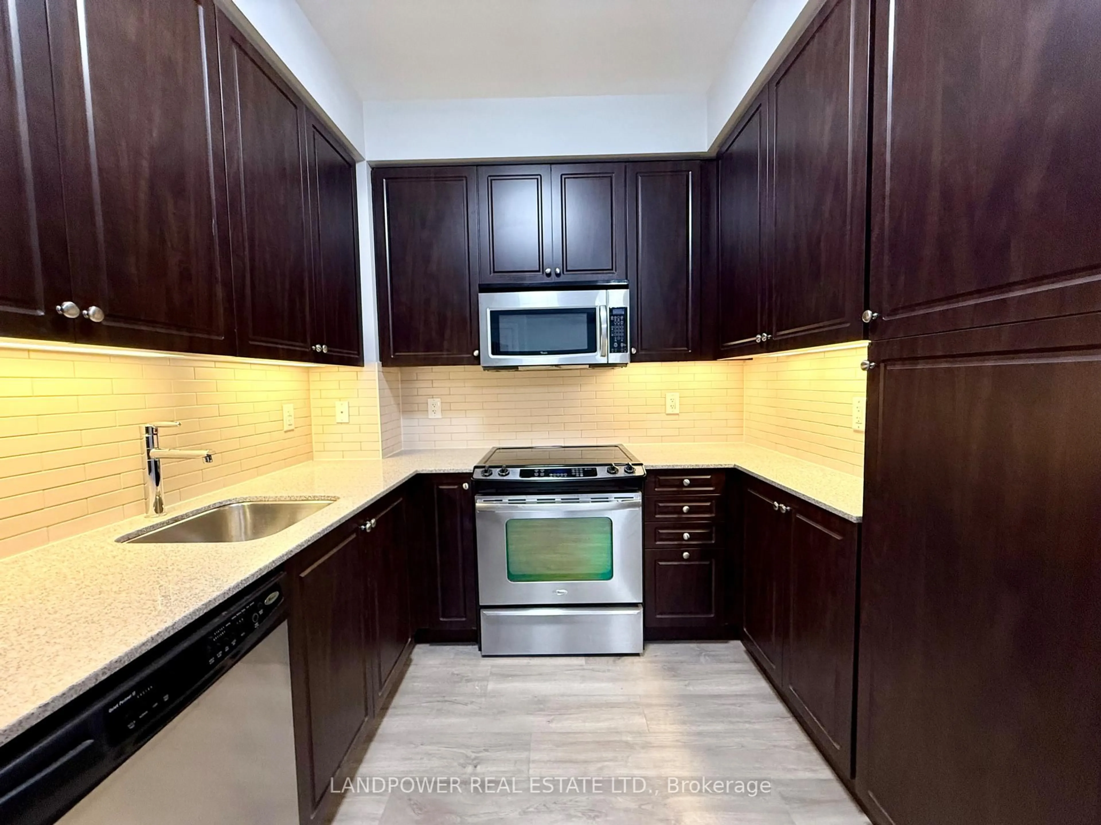 Standard kitchen, unknown for 70 Roehampton Ave #1611, Toronto Ontario M4P 1R2
